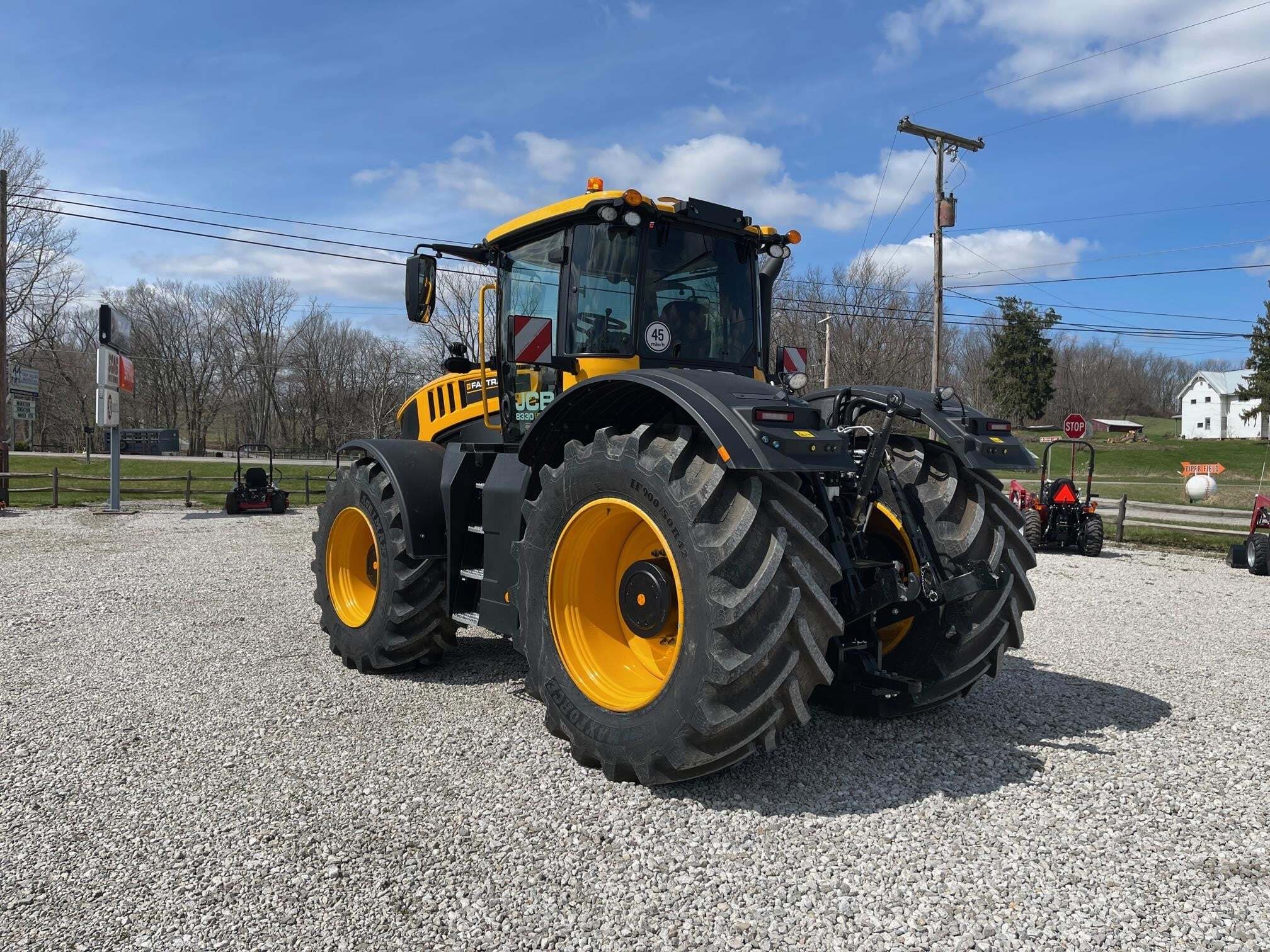 2025 JCB FASTRAC 8330