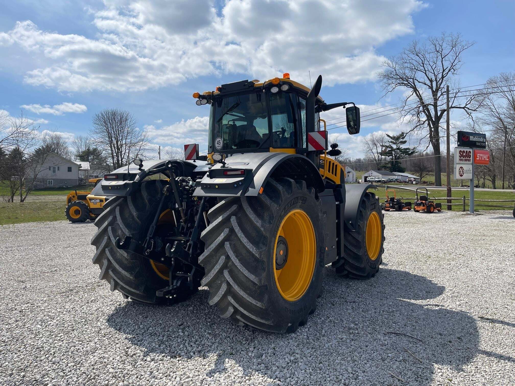 2025 JCB FASTRAC 8330