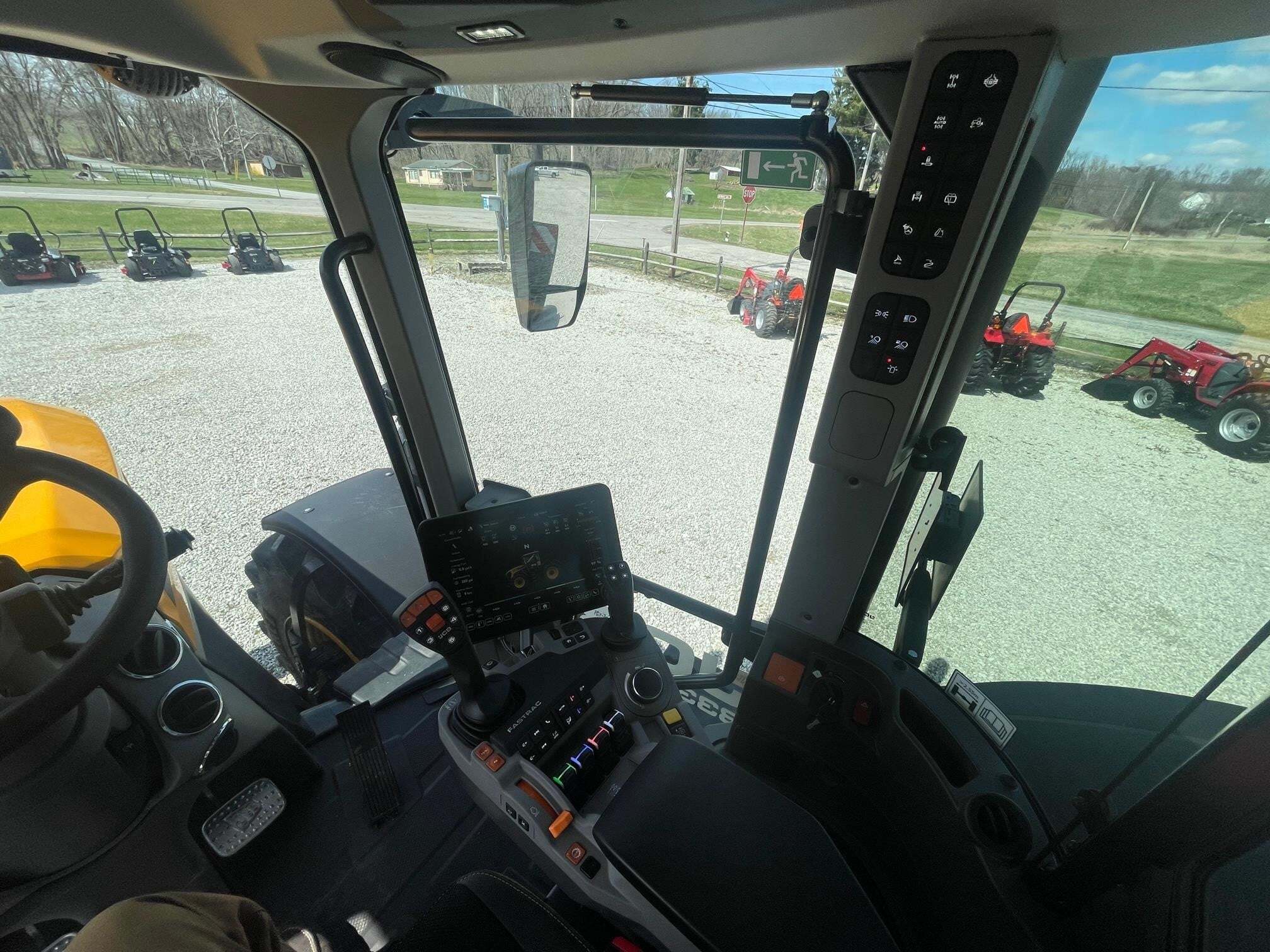 2025 JCB FASTRAC 8330