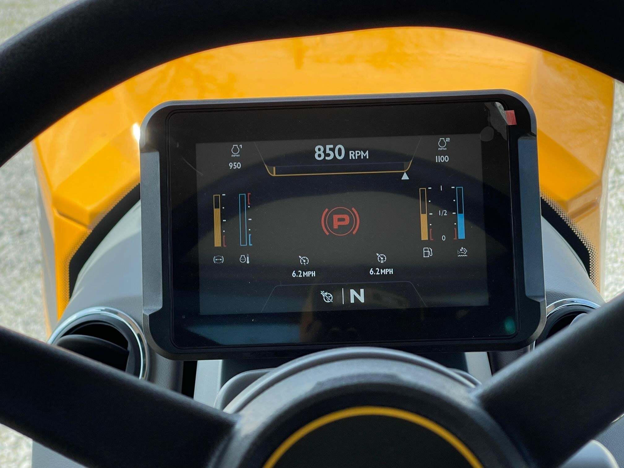 2025 JCB FASTRAC 8330