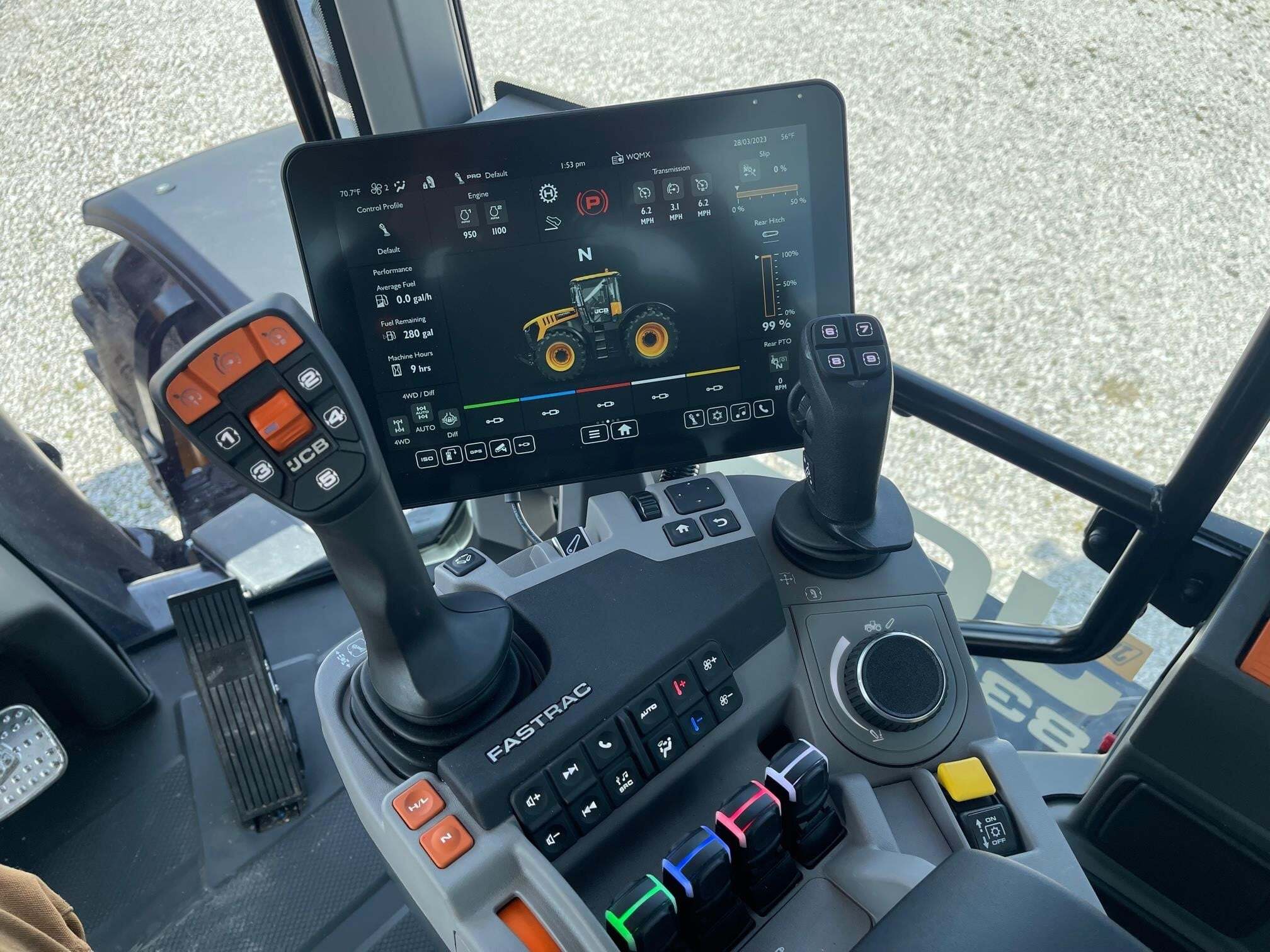2025 JCB FASTRAC 8330