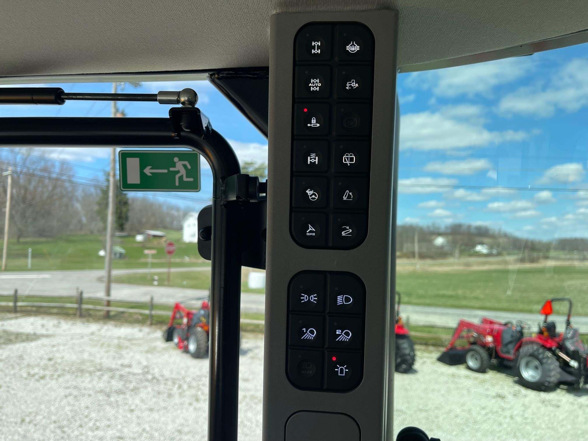 2025 JCB FASTRAC 8330