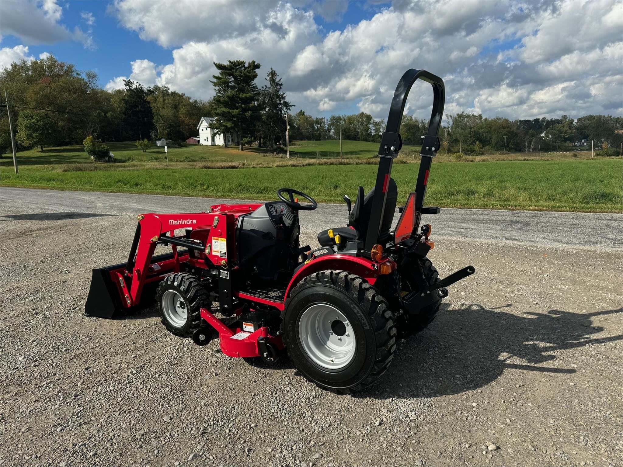 2023 Mahindra MAX 26XLT HST