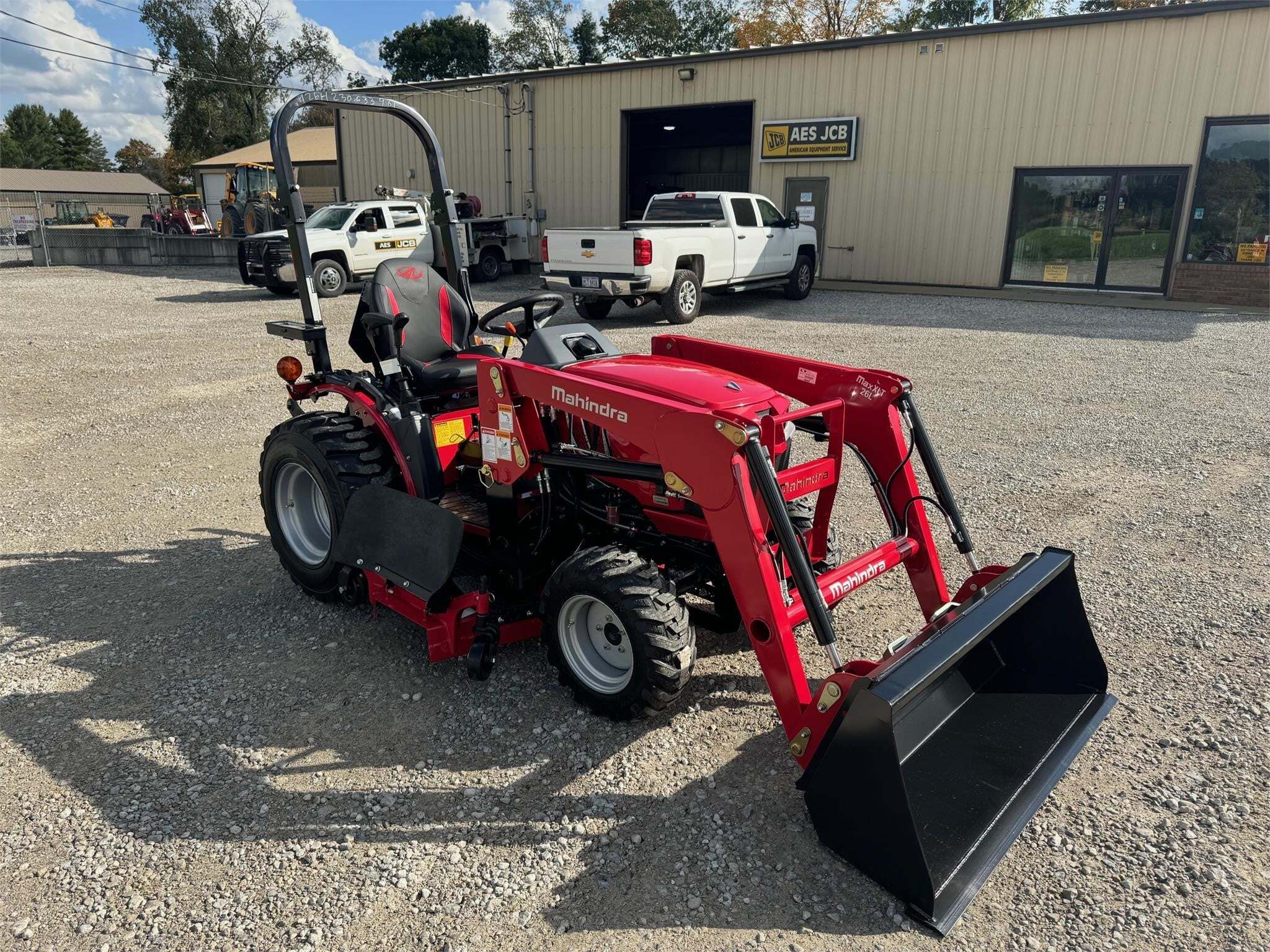 2023 Mahindra MAX 26XLT HST