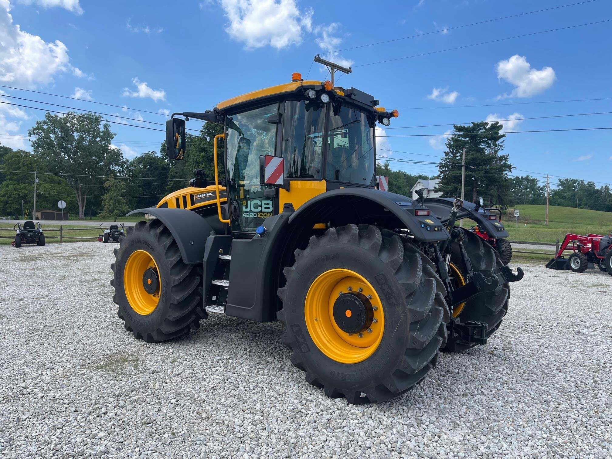 2025 JCB FASTRAC 4220