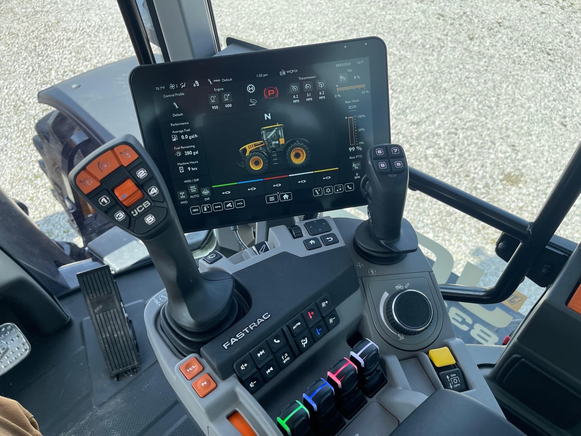 2025 JCB FASTRAC 8330