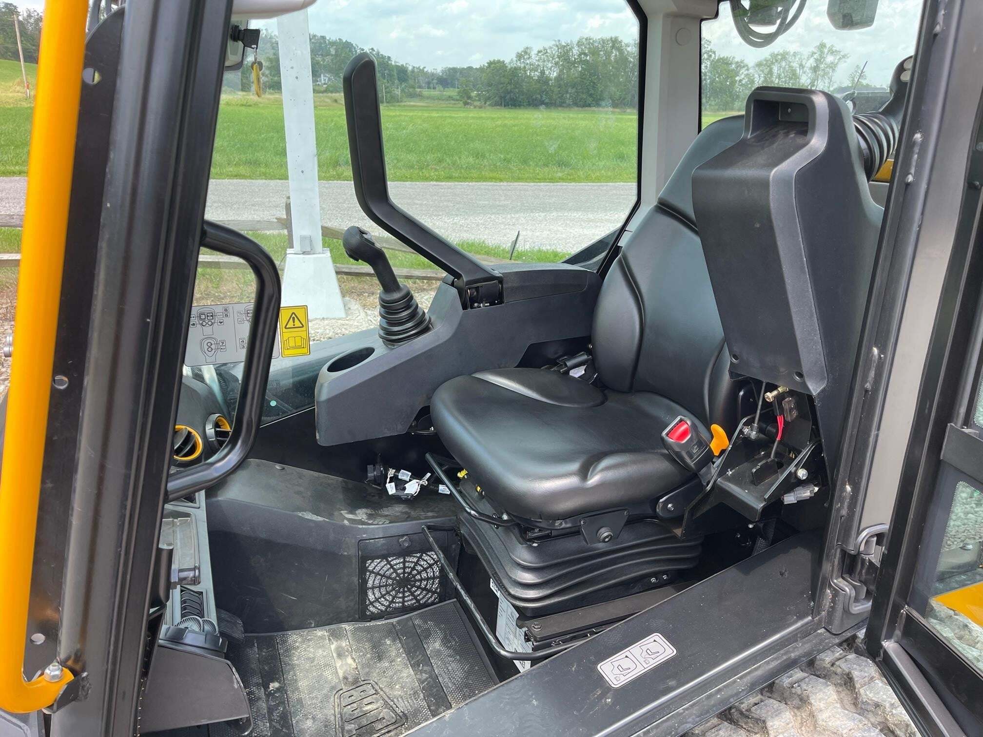 2025 JCB 270T