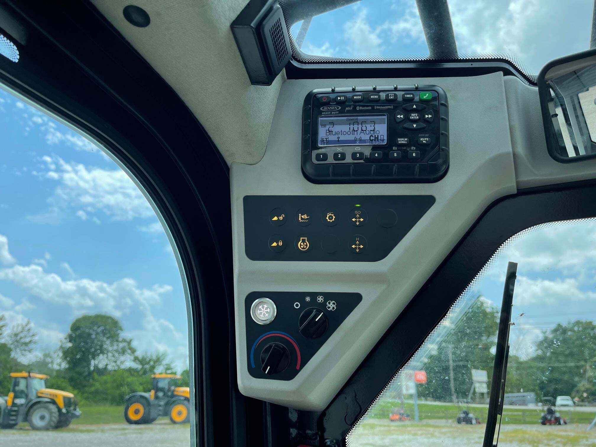 2025 JCB 270T