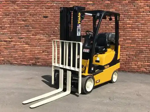 Photo of a 2023 Yale GLC040SVXNAE082