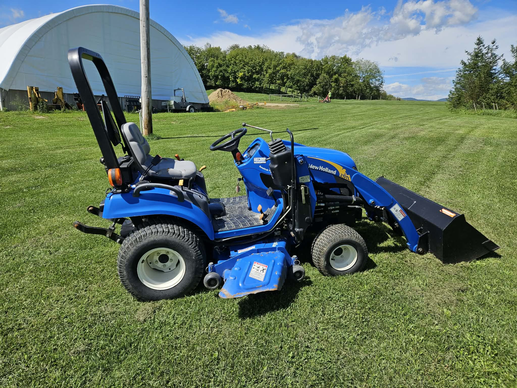 0 New Holland Boomer™ Sub-Compact - TZ25DA