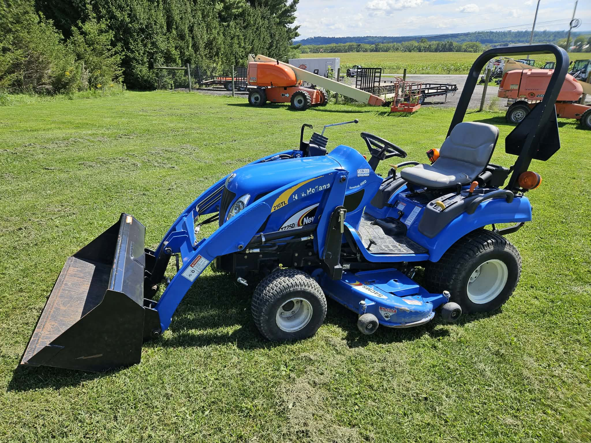0 New Holland Boomer™ Sub-Compact - TZ25DA