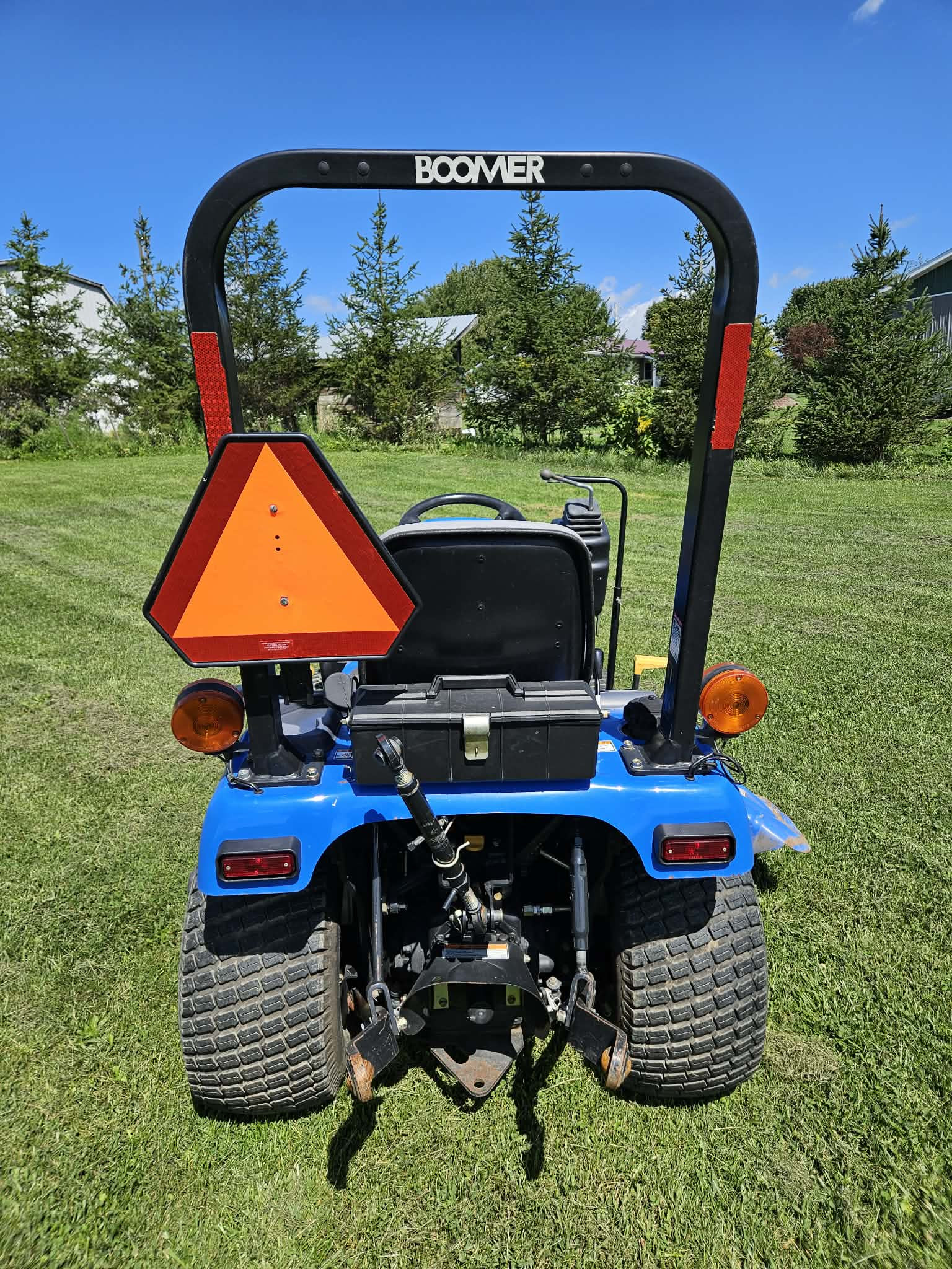 0 New Holland Boomer™ Sub-Compact - TZ25DA