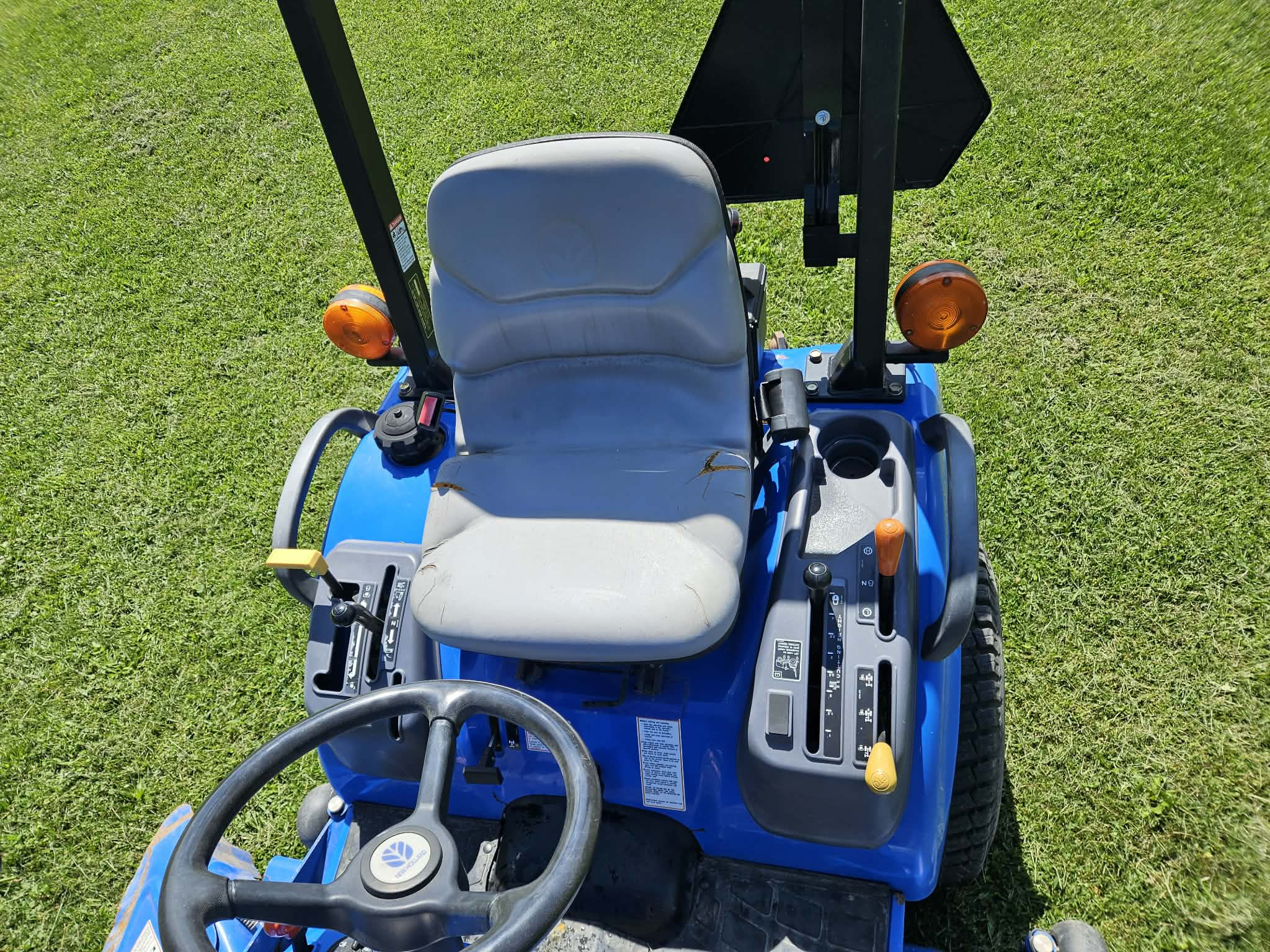 0 New Holland Boomer™ Sub-Compact - TZ25DA