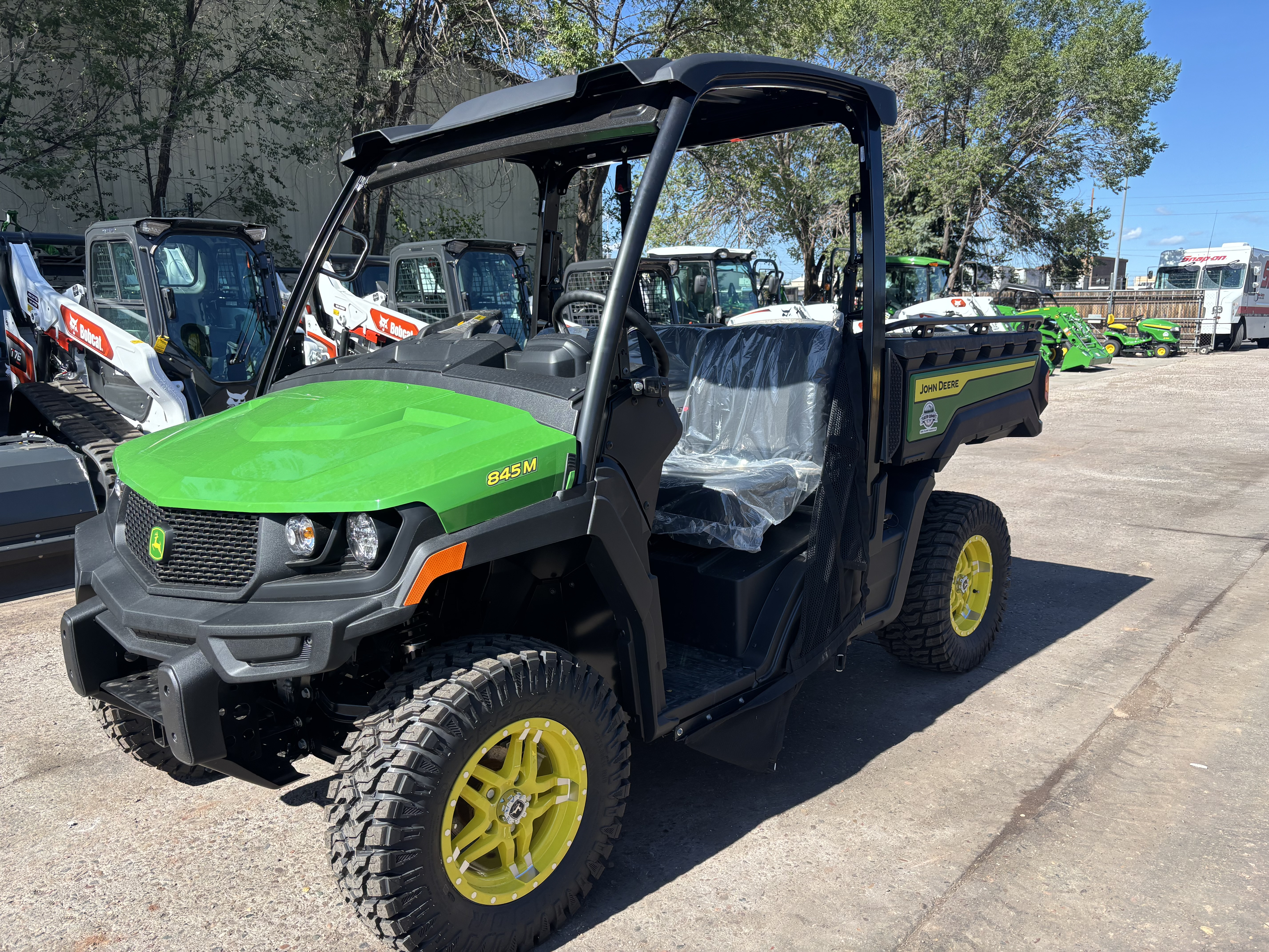 2026 John Deere GATOR XUV845M BASE