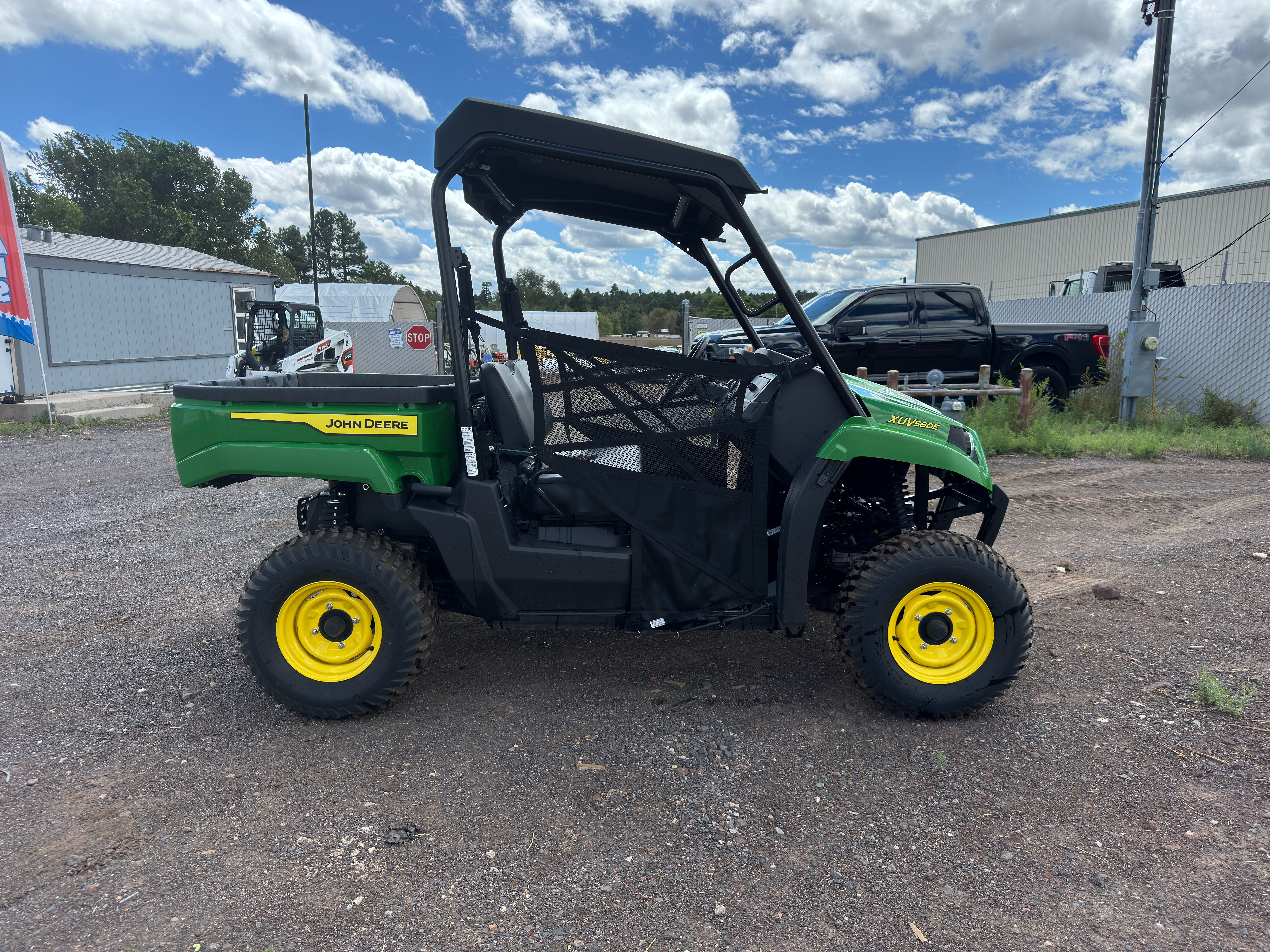 Photo of a 2024 John Deere Gator XUV560E Base