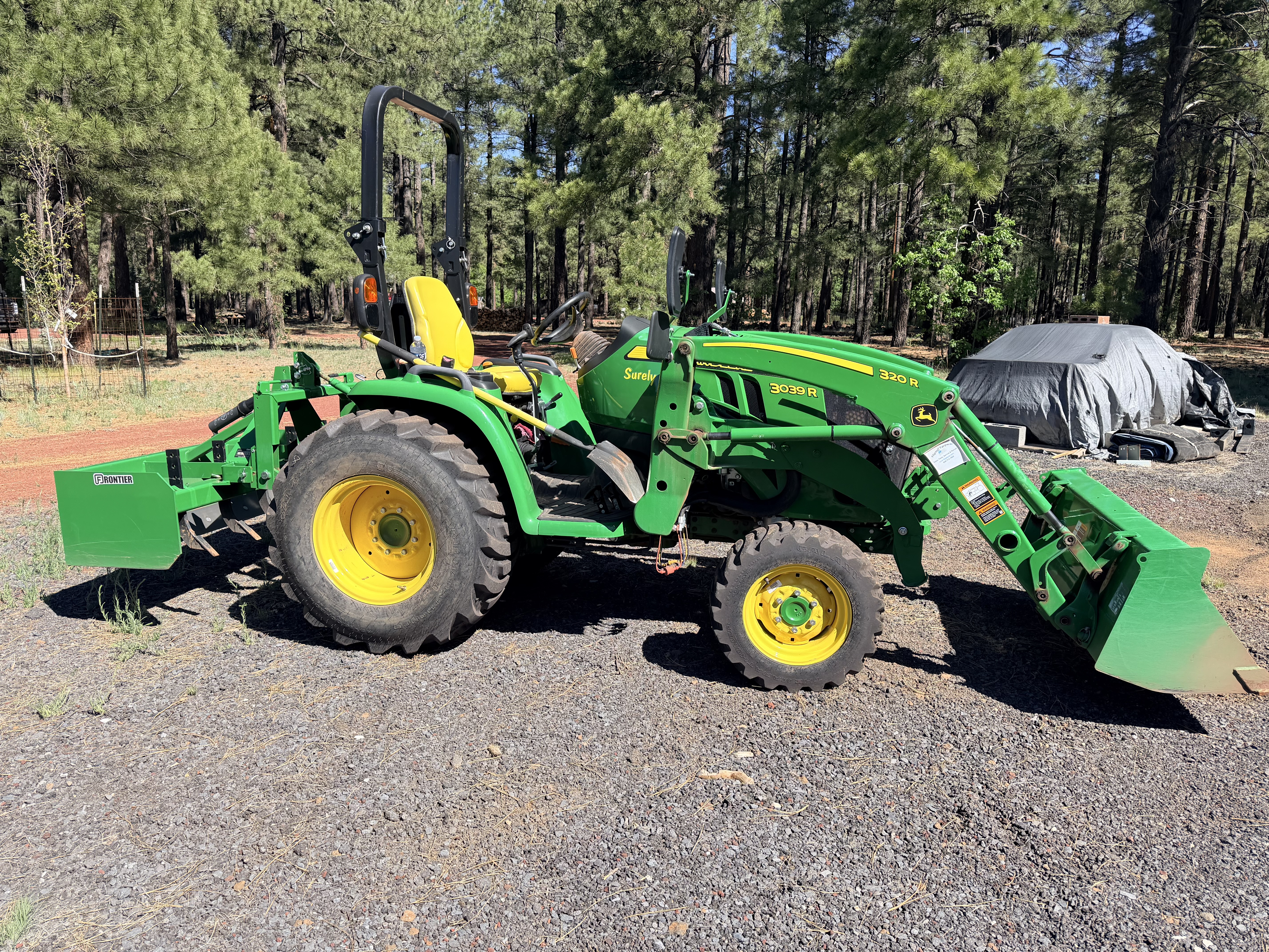 Photo of a 2023 John Deere 3039R