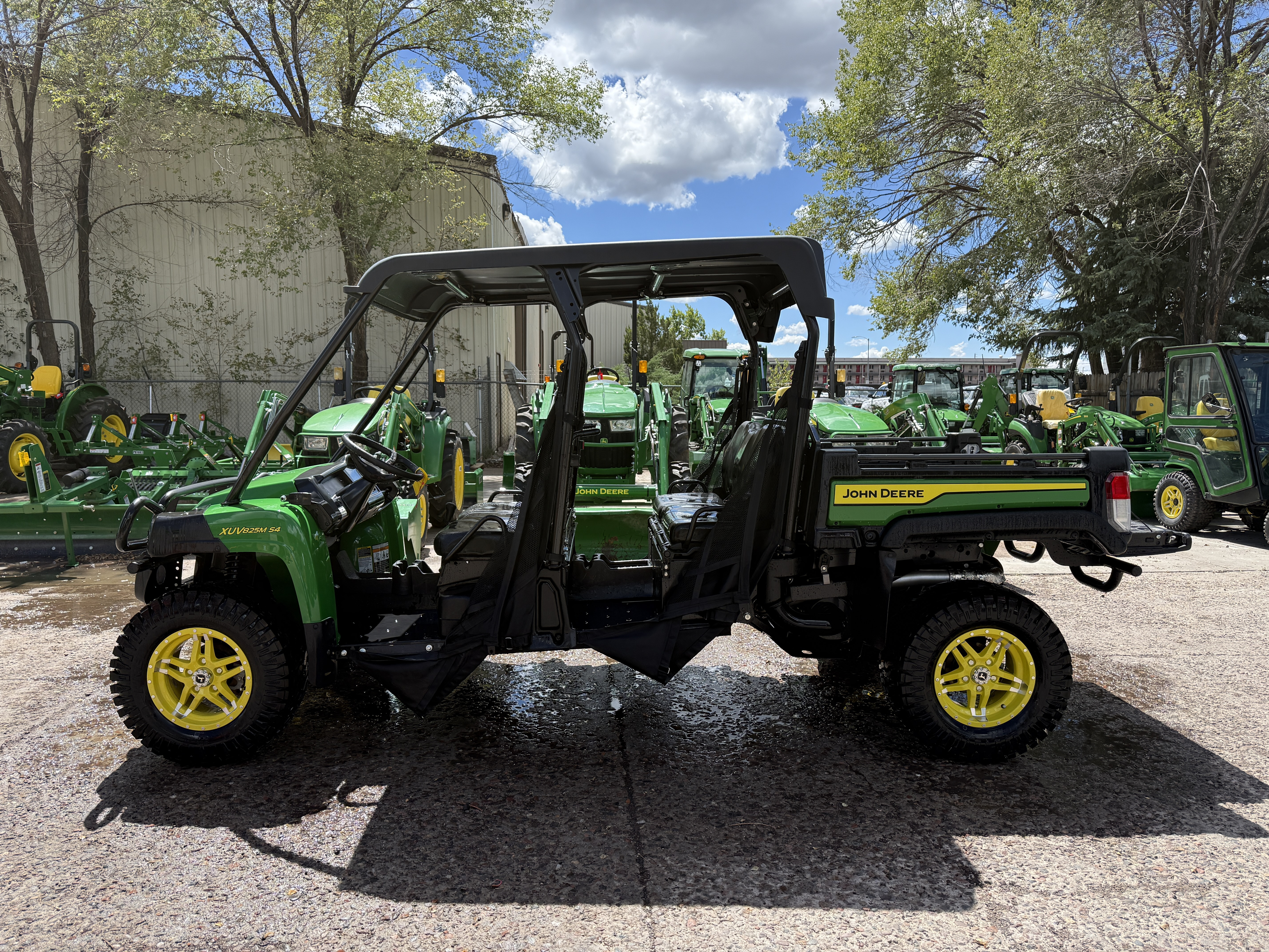 Photo of a 2024 John Deere Gator XUV825M S4