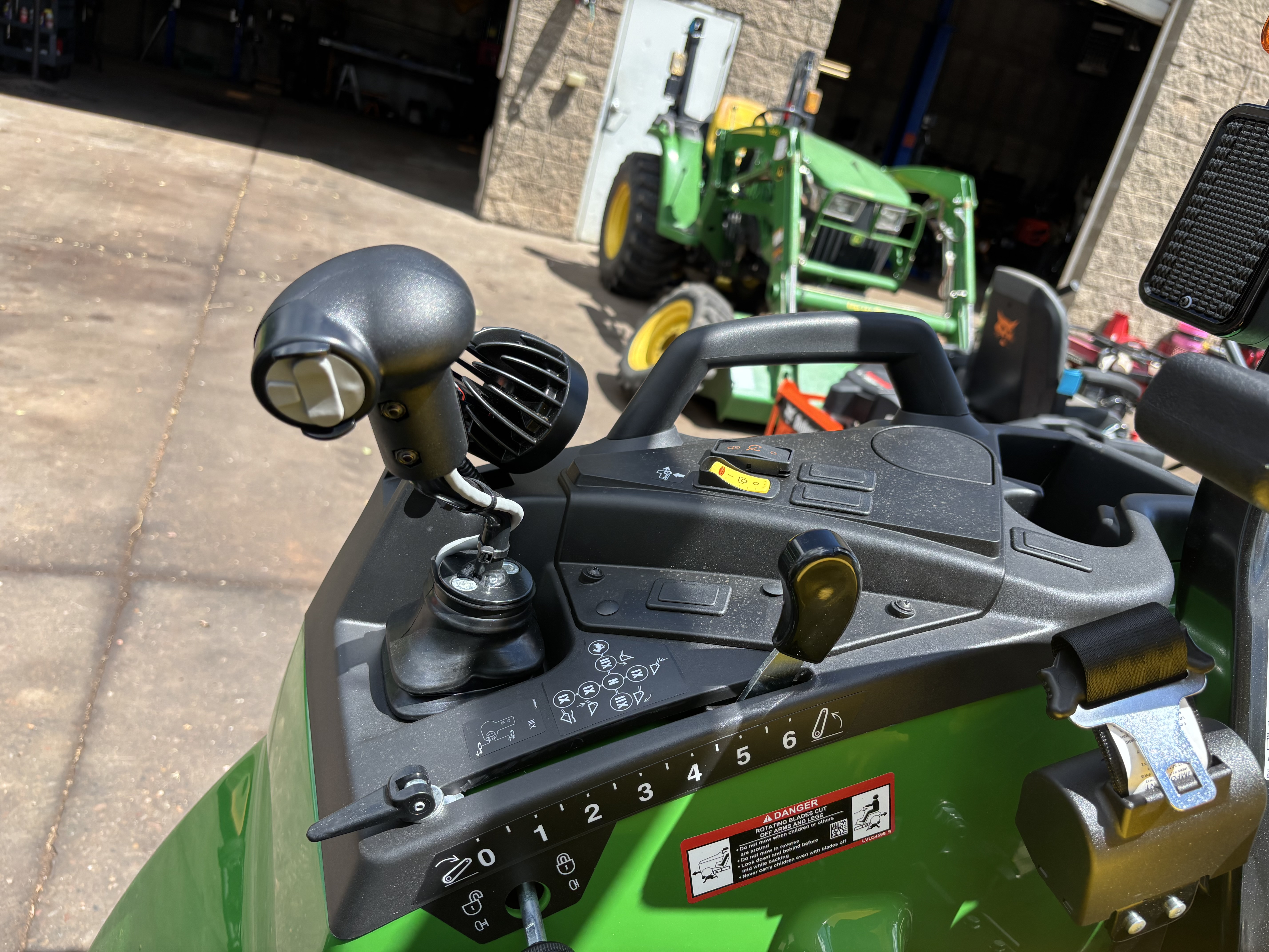2026 John Deere 2032R