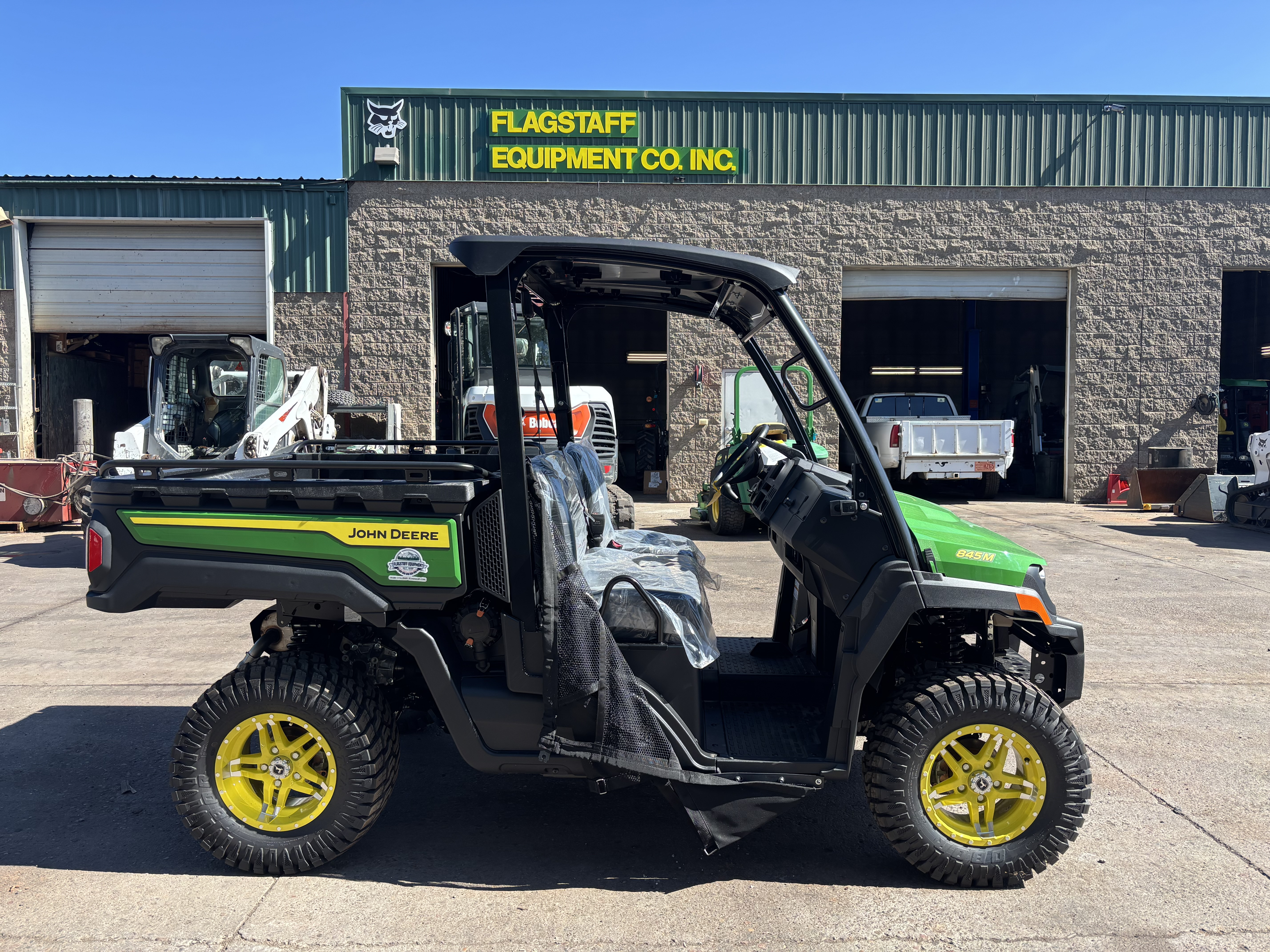 Photo of a 2026 John Deere Gator XUV845M Base