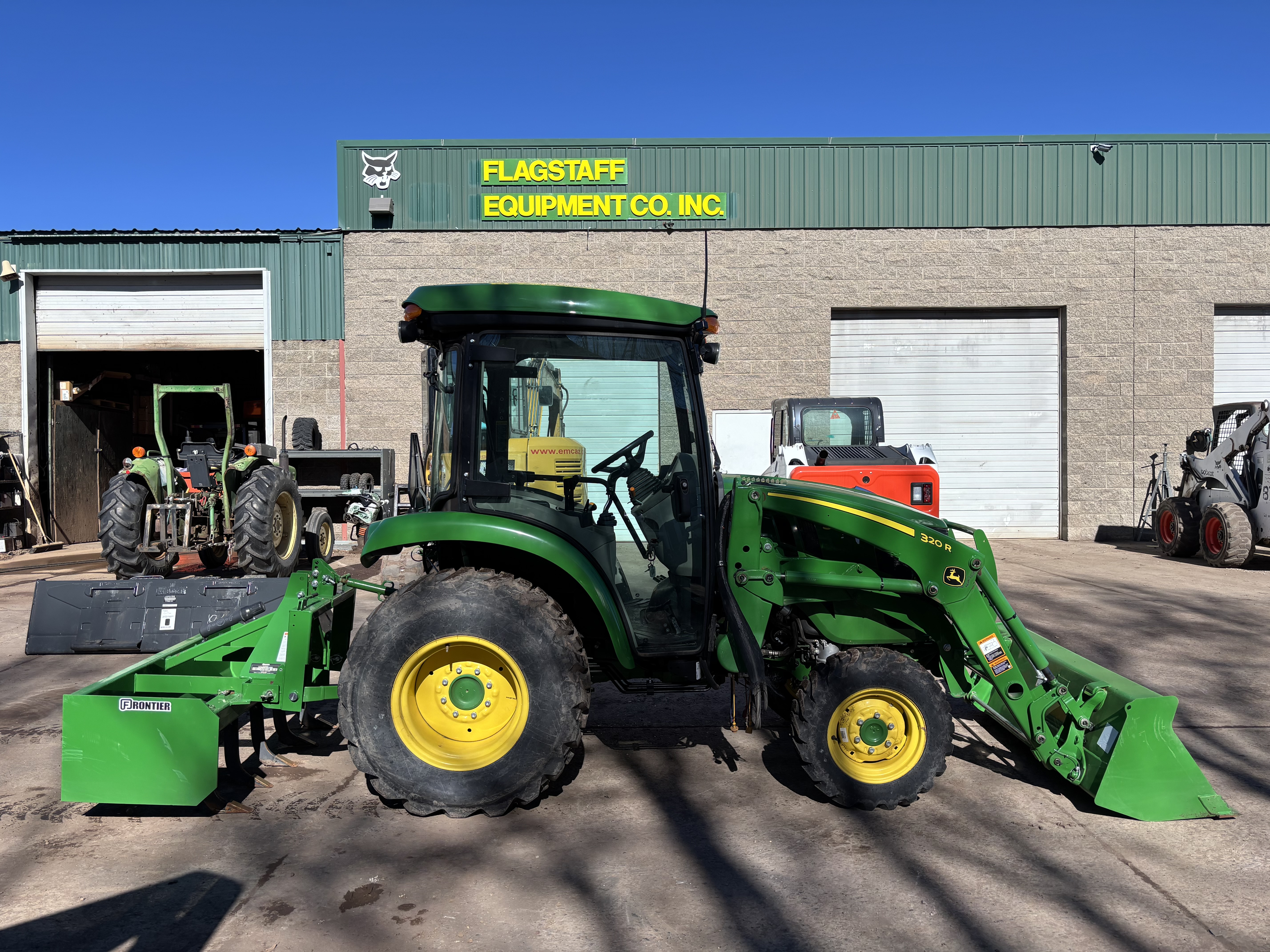 2023 John Deere 3046R