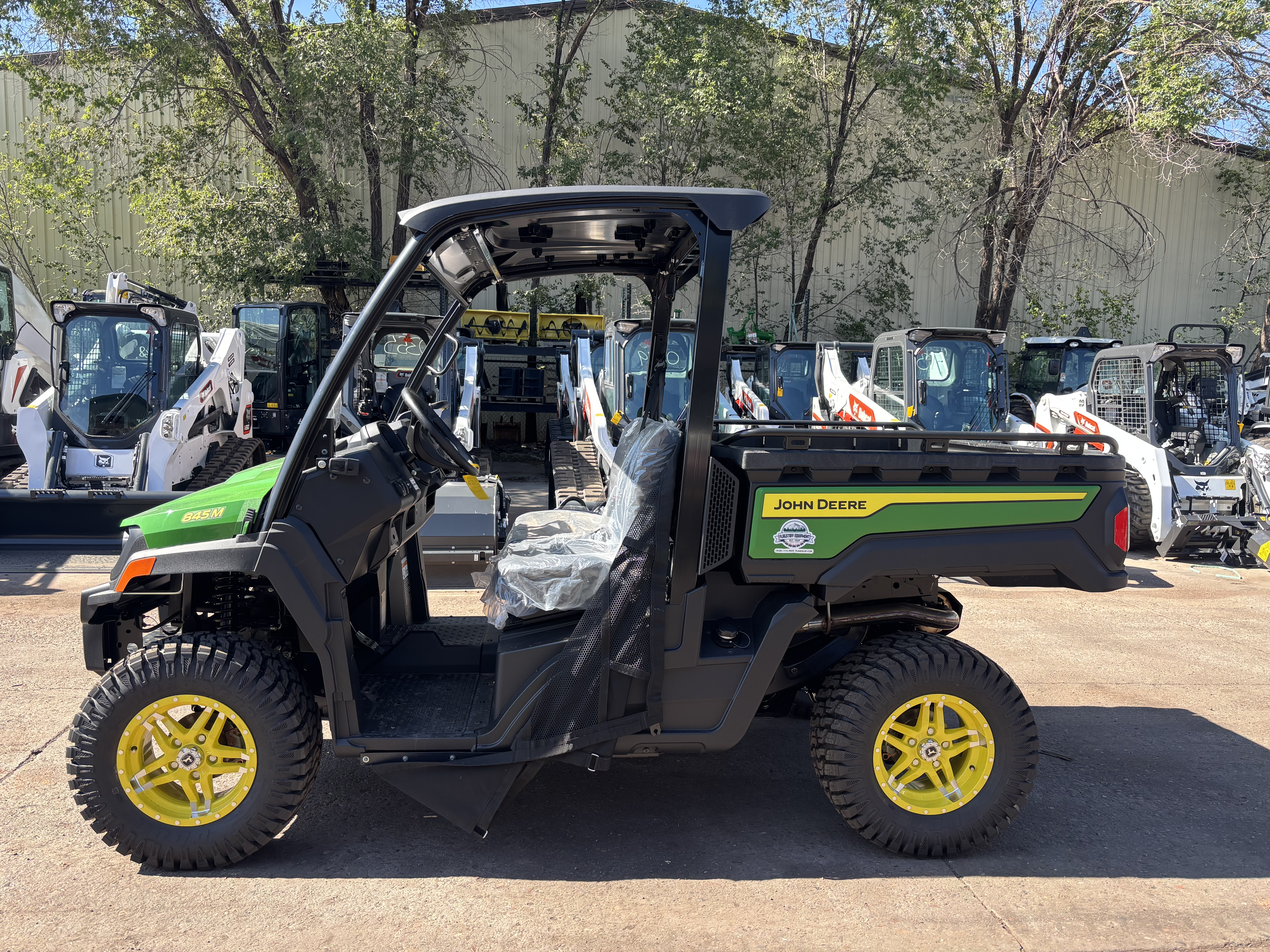 2026 John Deere GATOR XUV845M BASE