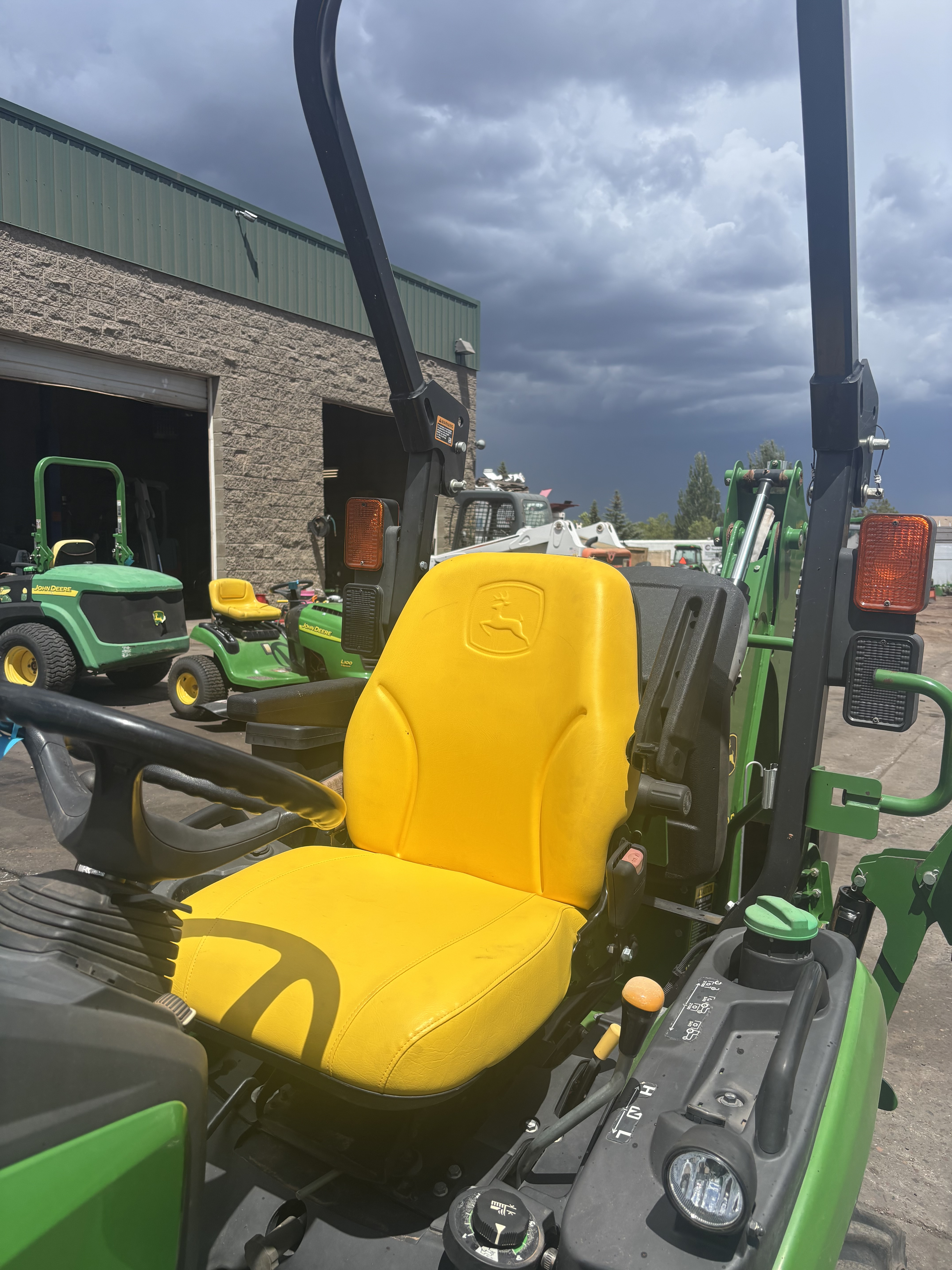 2017 John Deere 1 Family 1025R