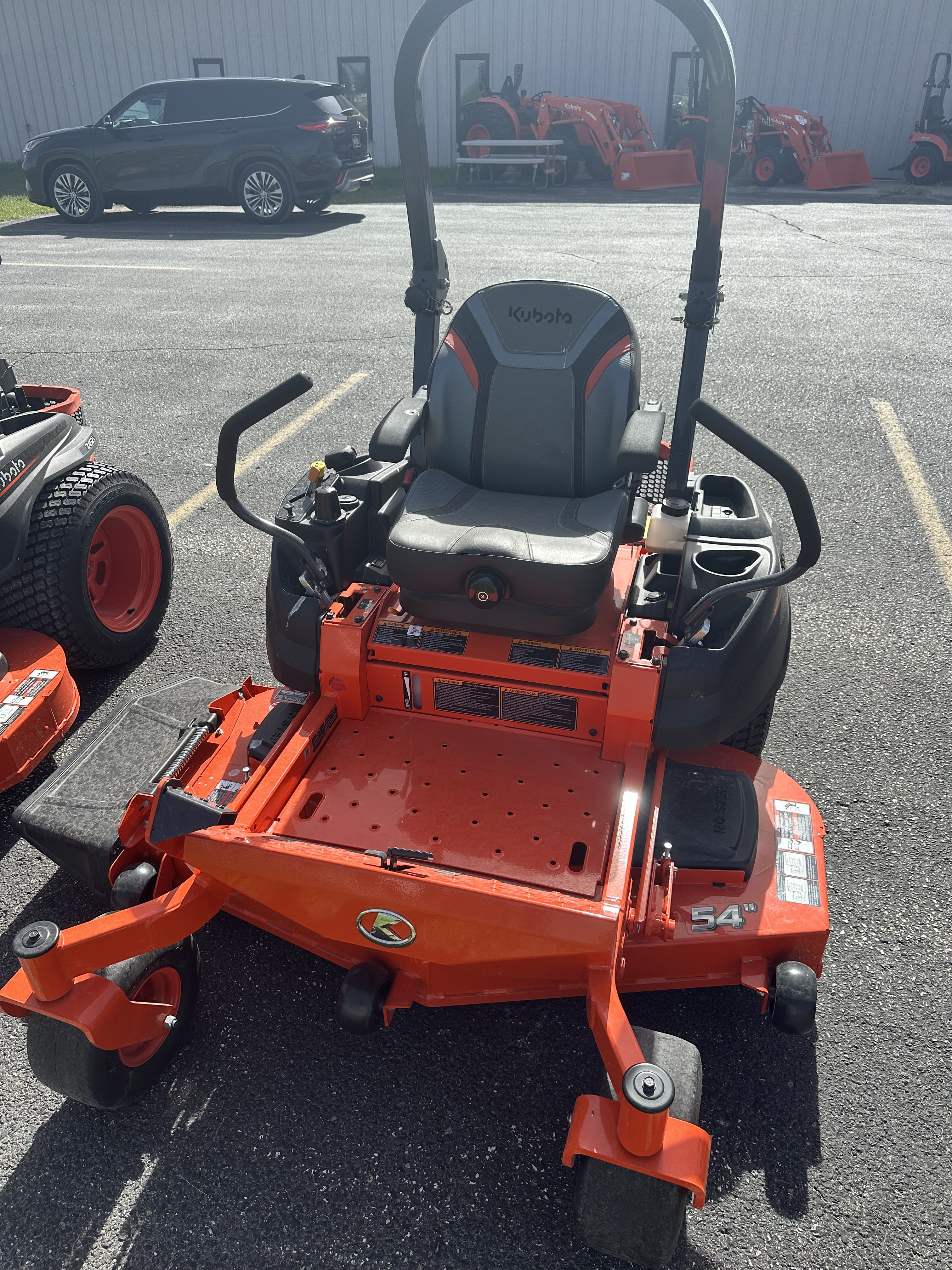 Photo of a 2026 Kubota Z422KWNC-54