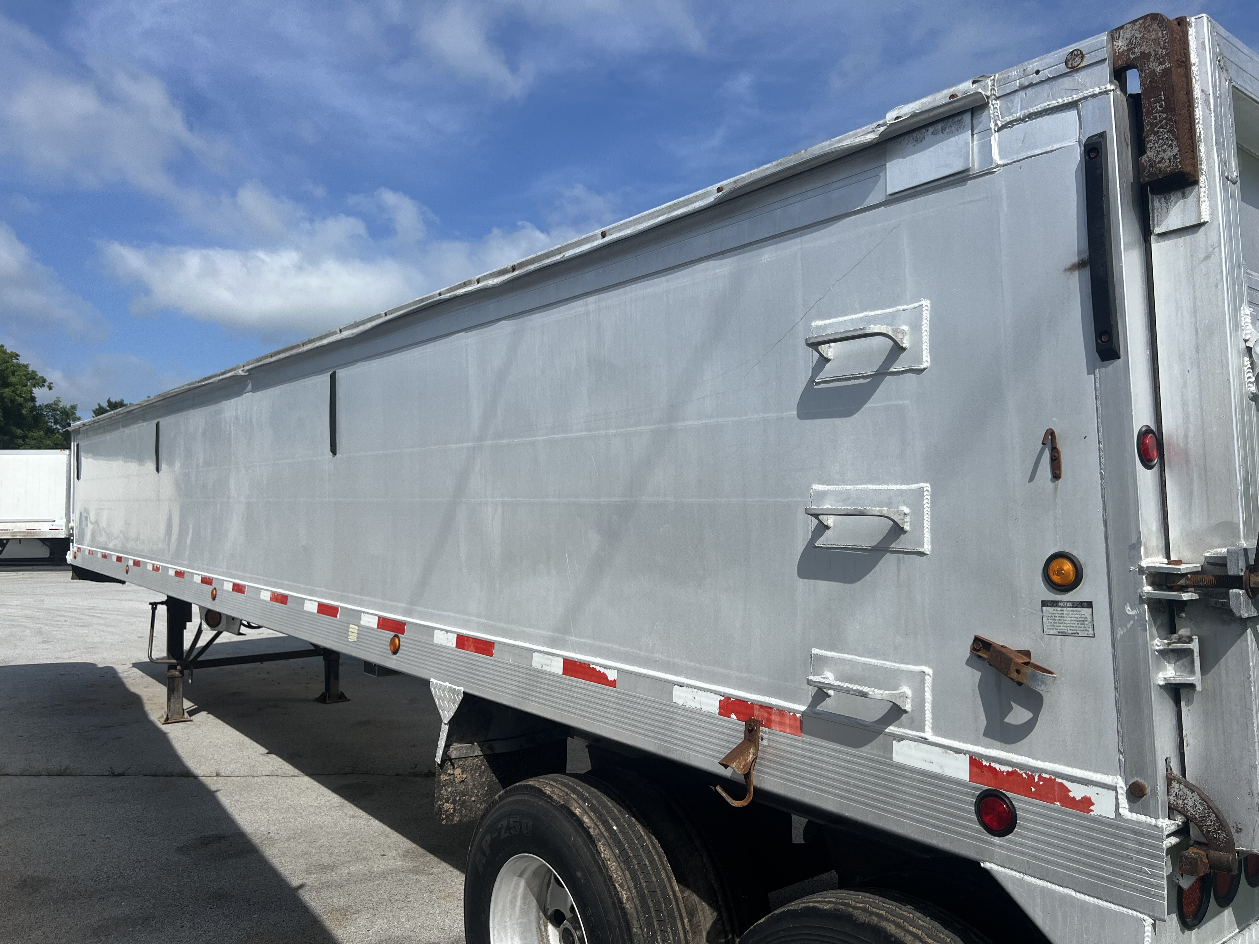 Photo of a 2008 Vantage End Dump