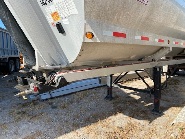 2017 Travis Trailers End Dump
