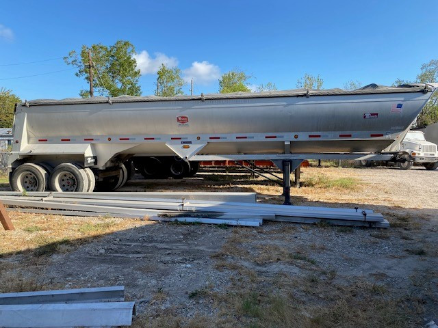 2017 Travis Trailers End Dump