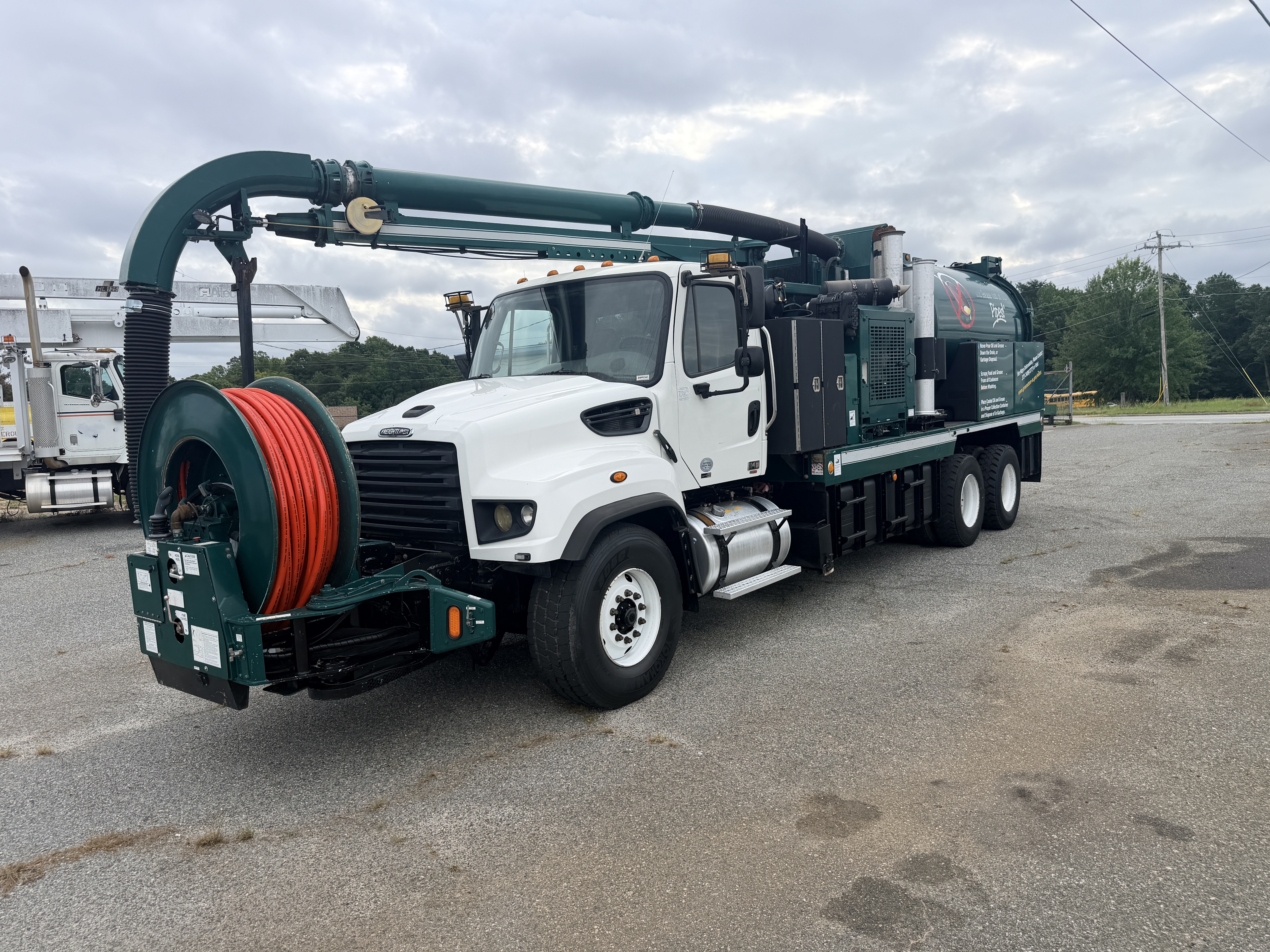 Photo of 2013 Freightliner 114 SD