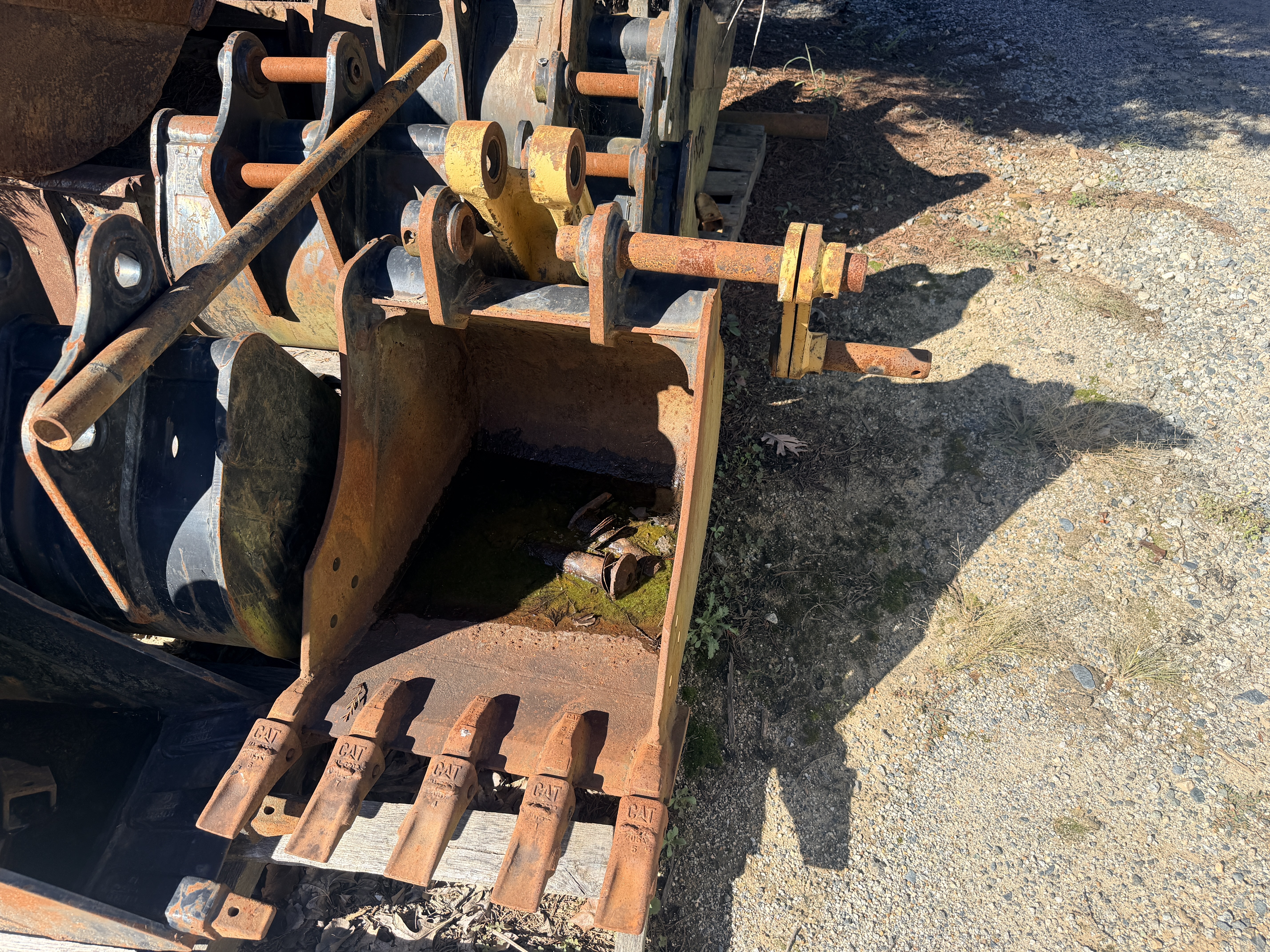  Caterpillar 18 inch