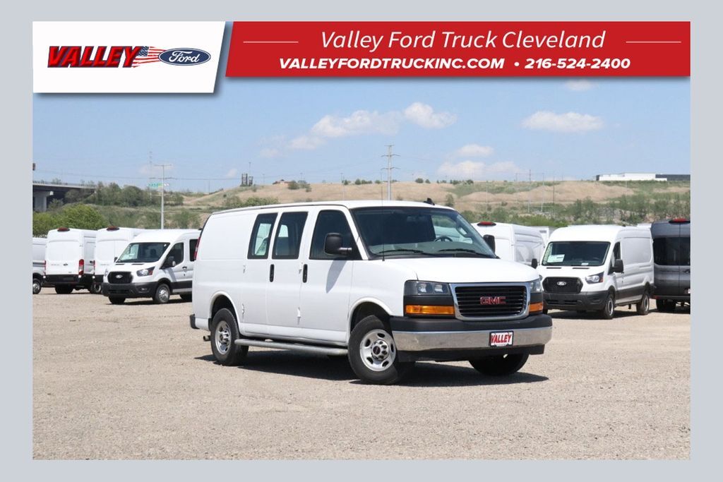 2006 GMC Savana's photo