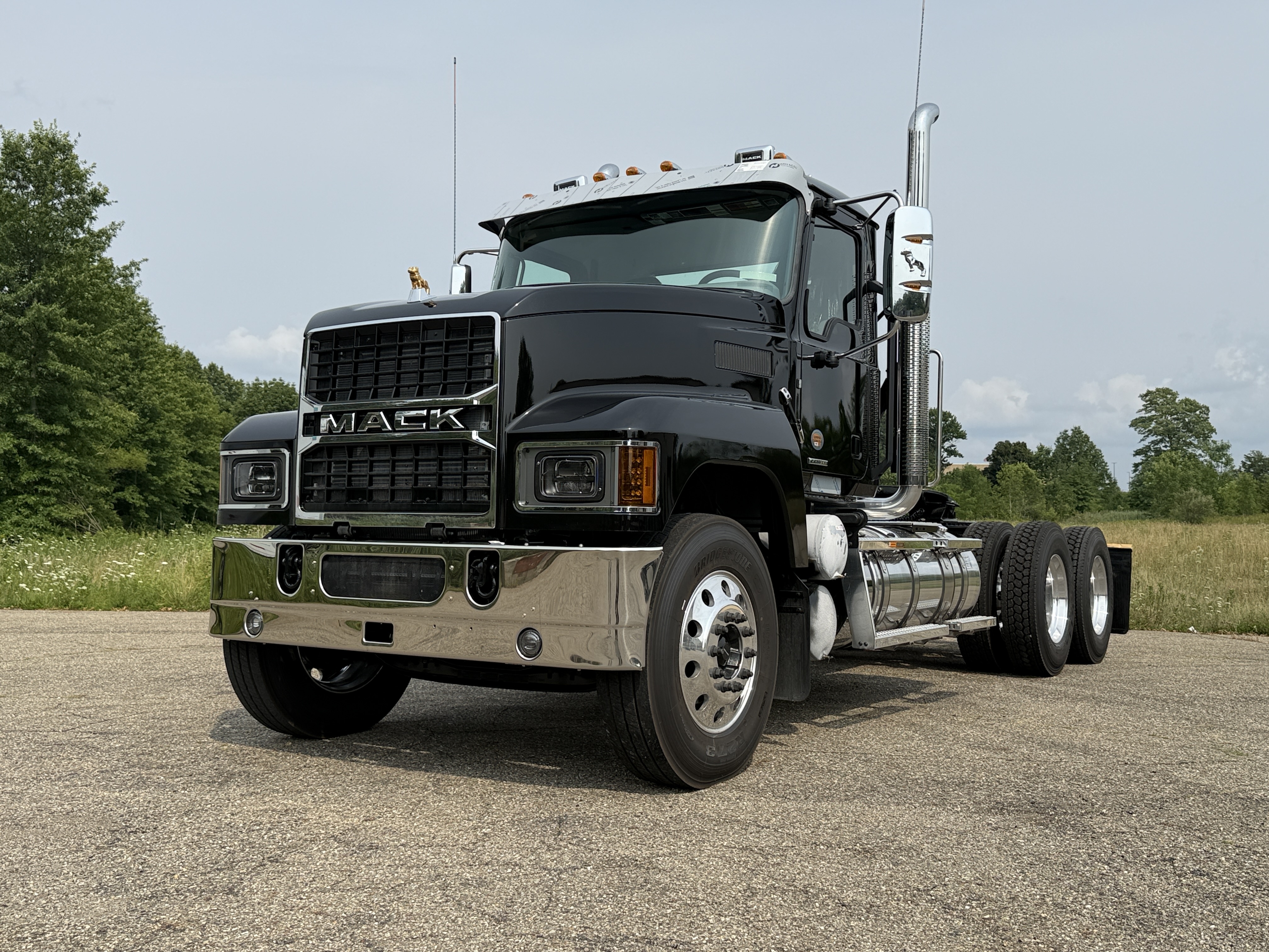Photo of a 2027 Mack PINNACLE