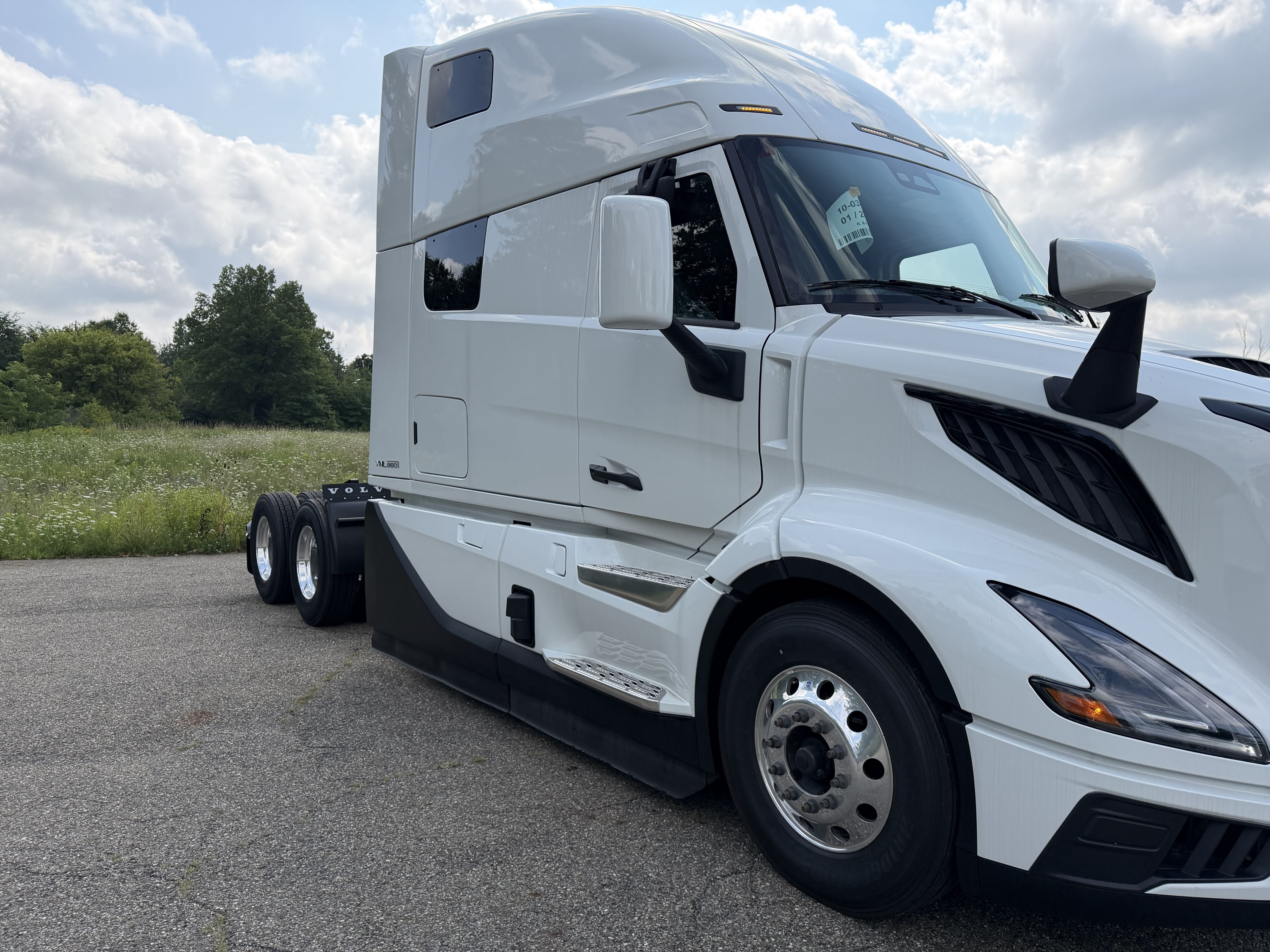 2027 Volvo VNL64T860