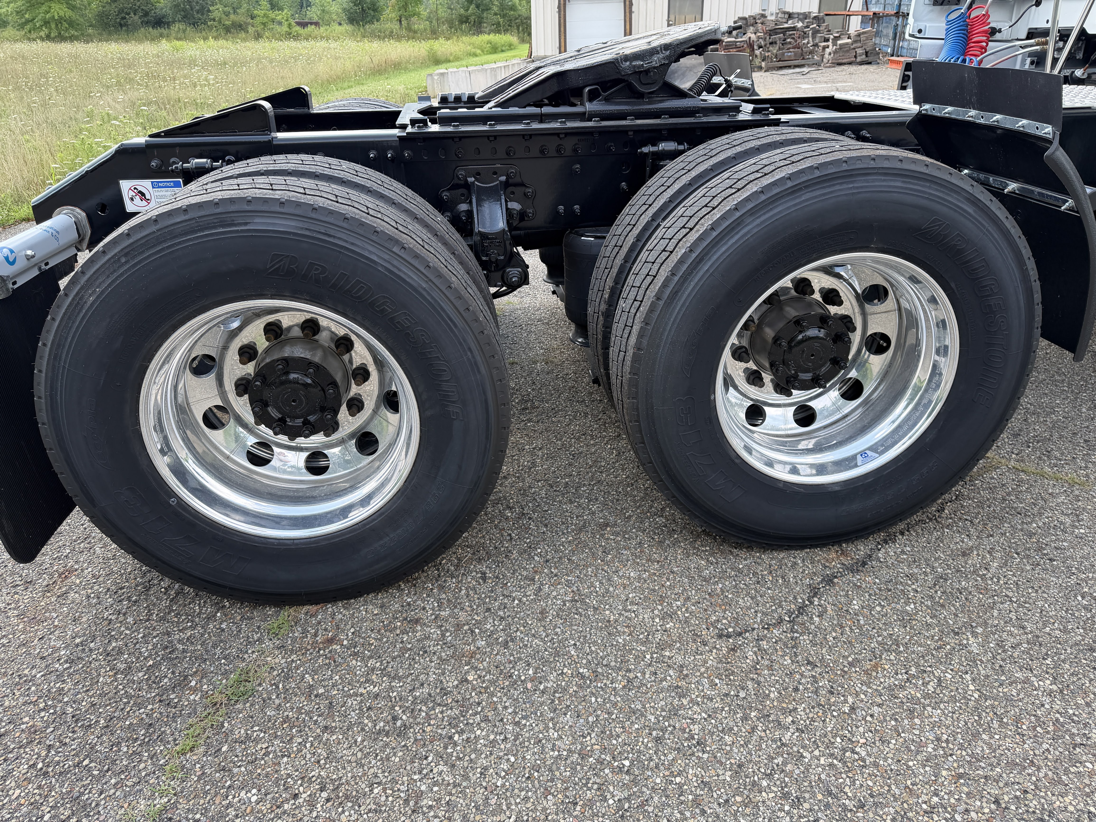 2027 Volvo VNL64T860