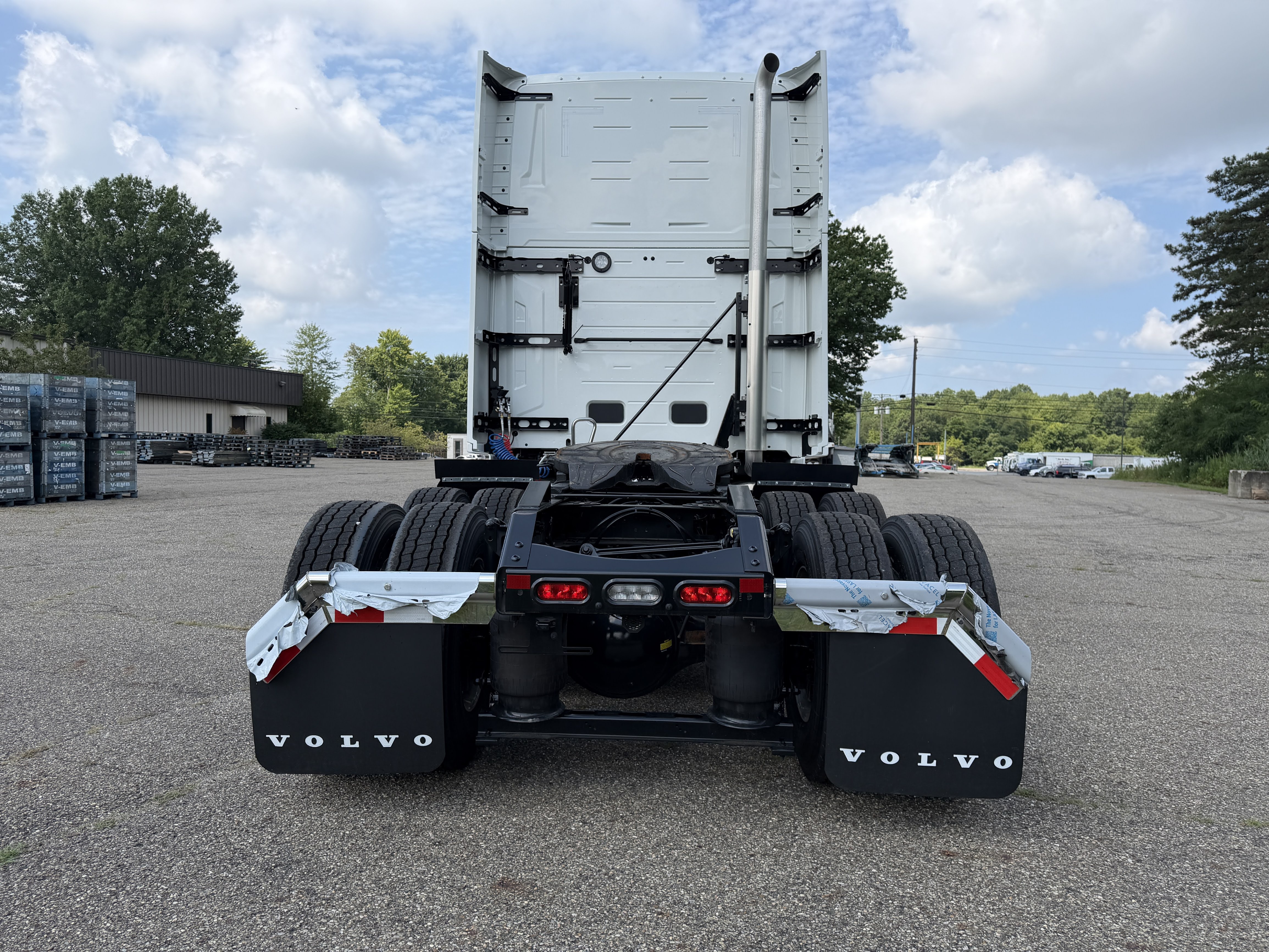 2027 Volvo VNL64T860