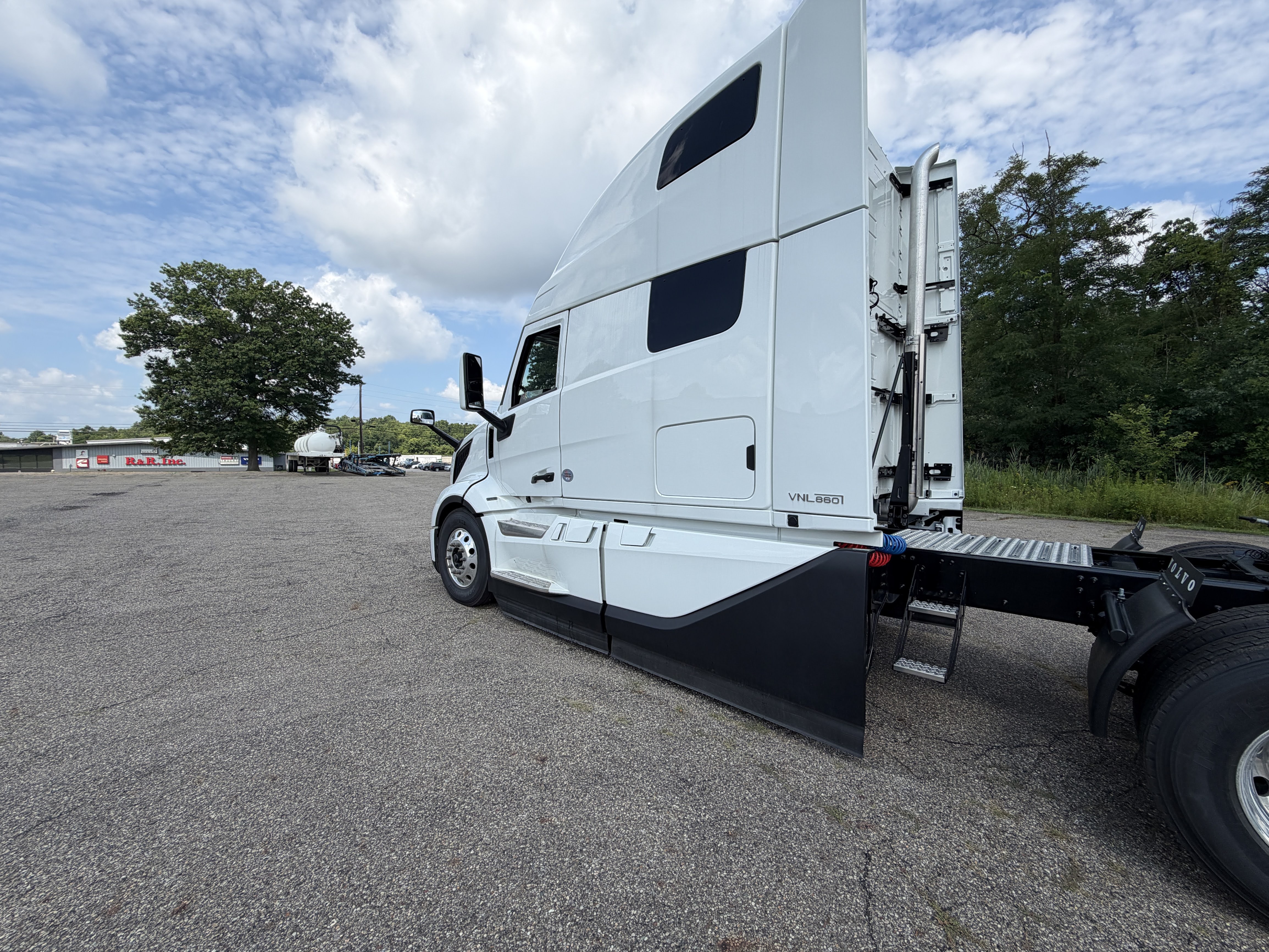 2027 Volvo VNL64T860