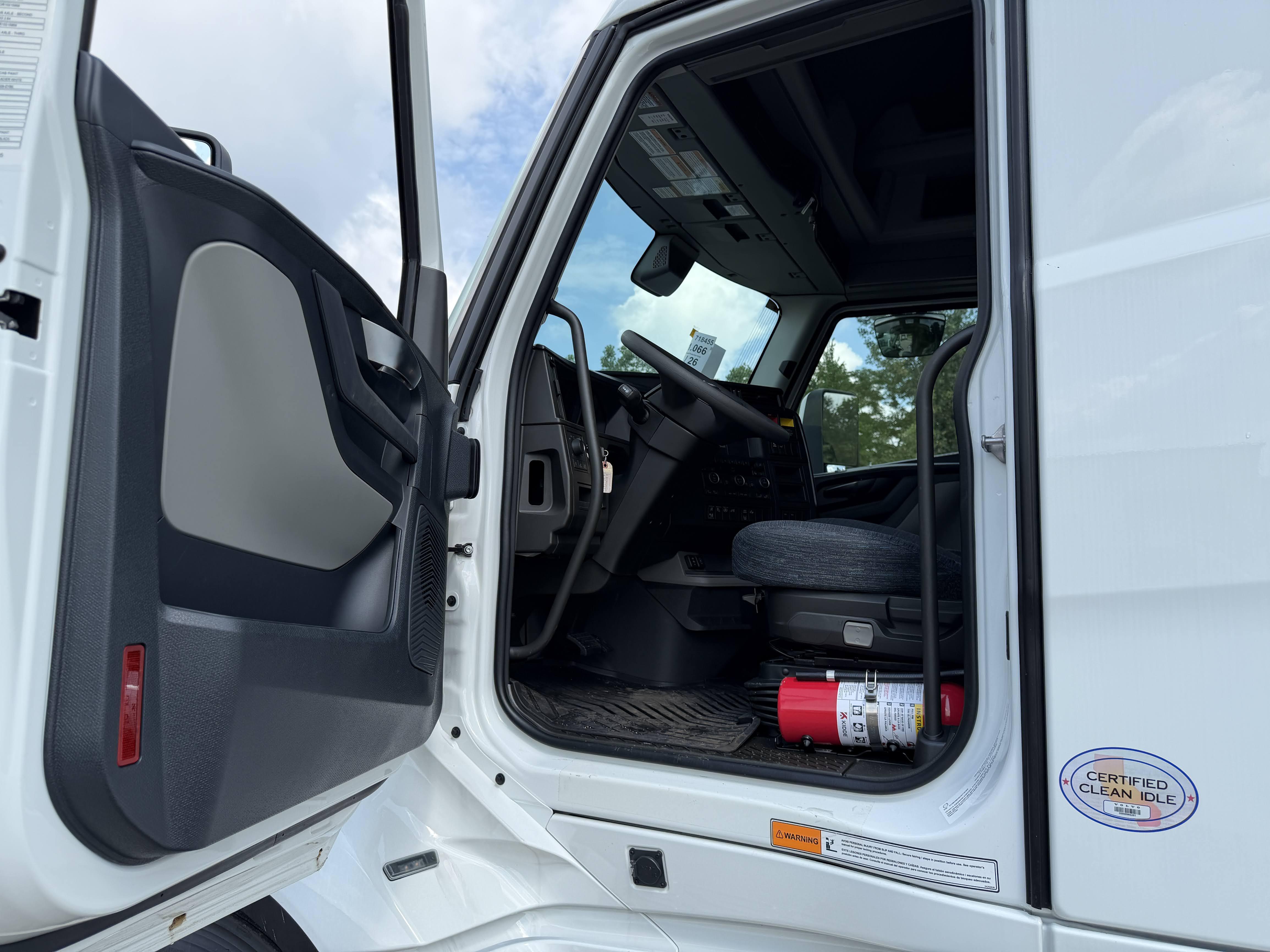 2027 Volvo VNL64T860