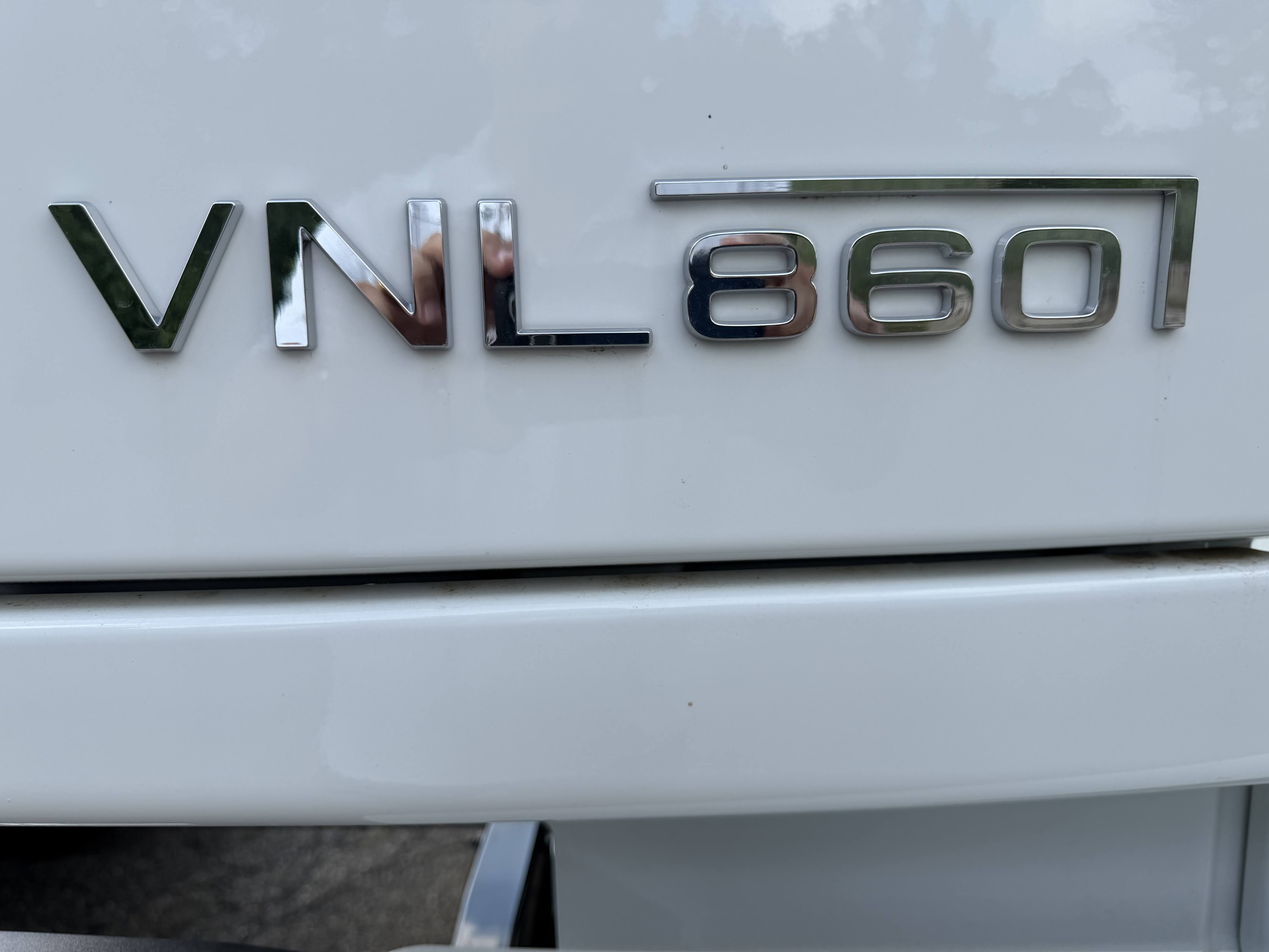 2027 Volvo VNL64T860