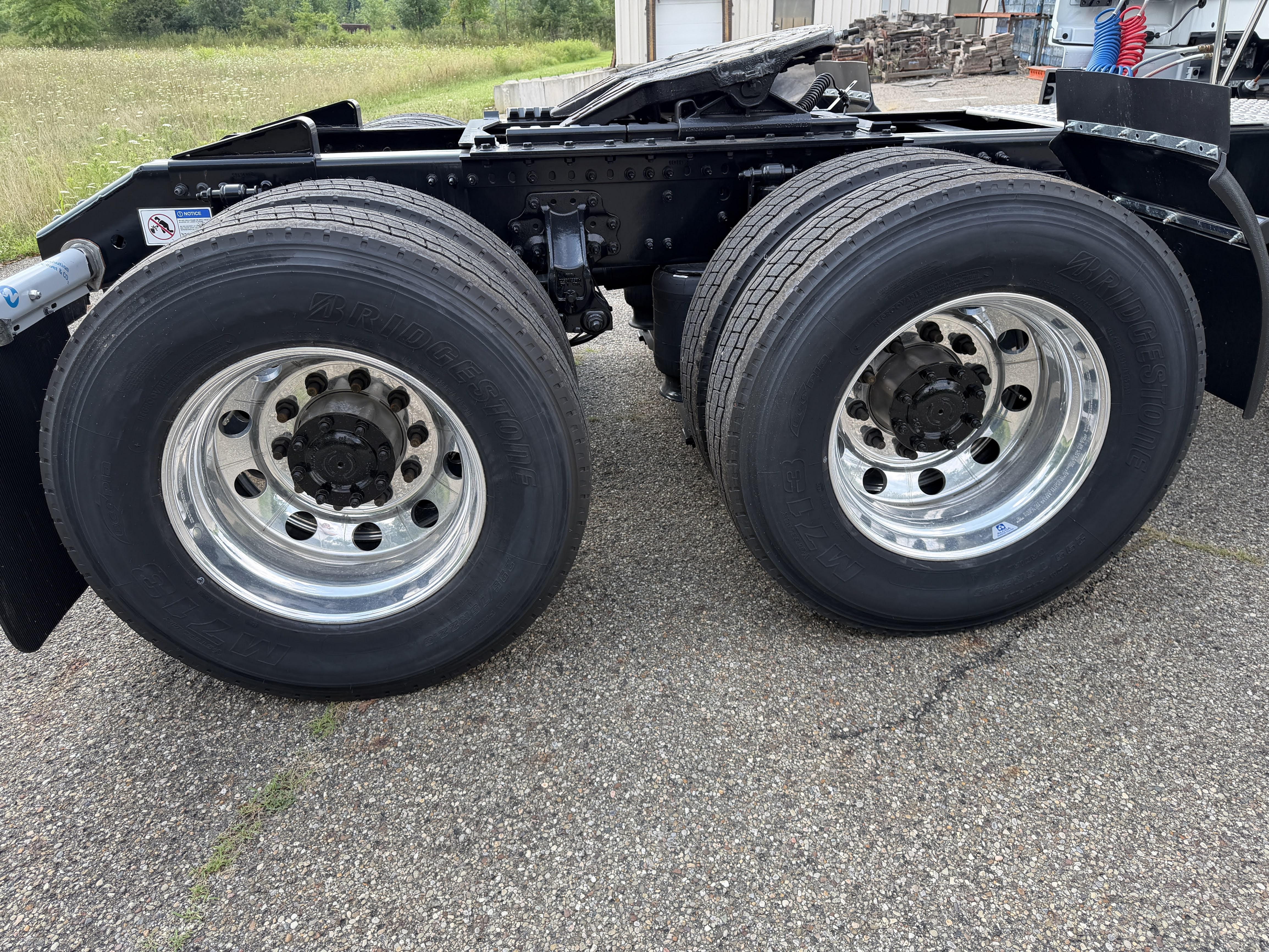 2027 Volvo VNL64T860