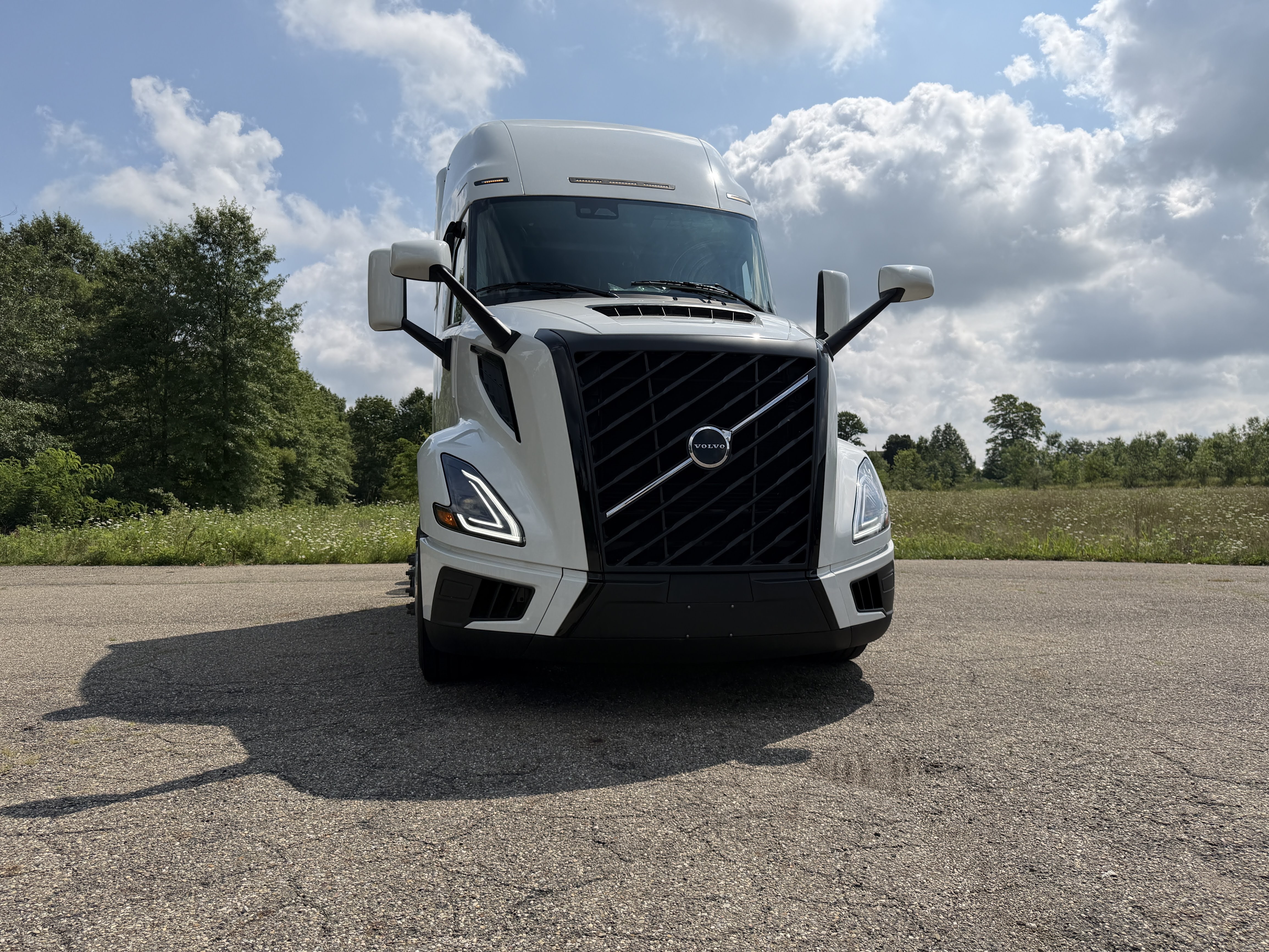 2027 Volvo VNL64T860
