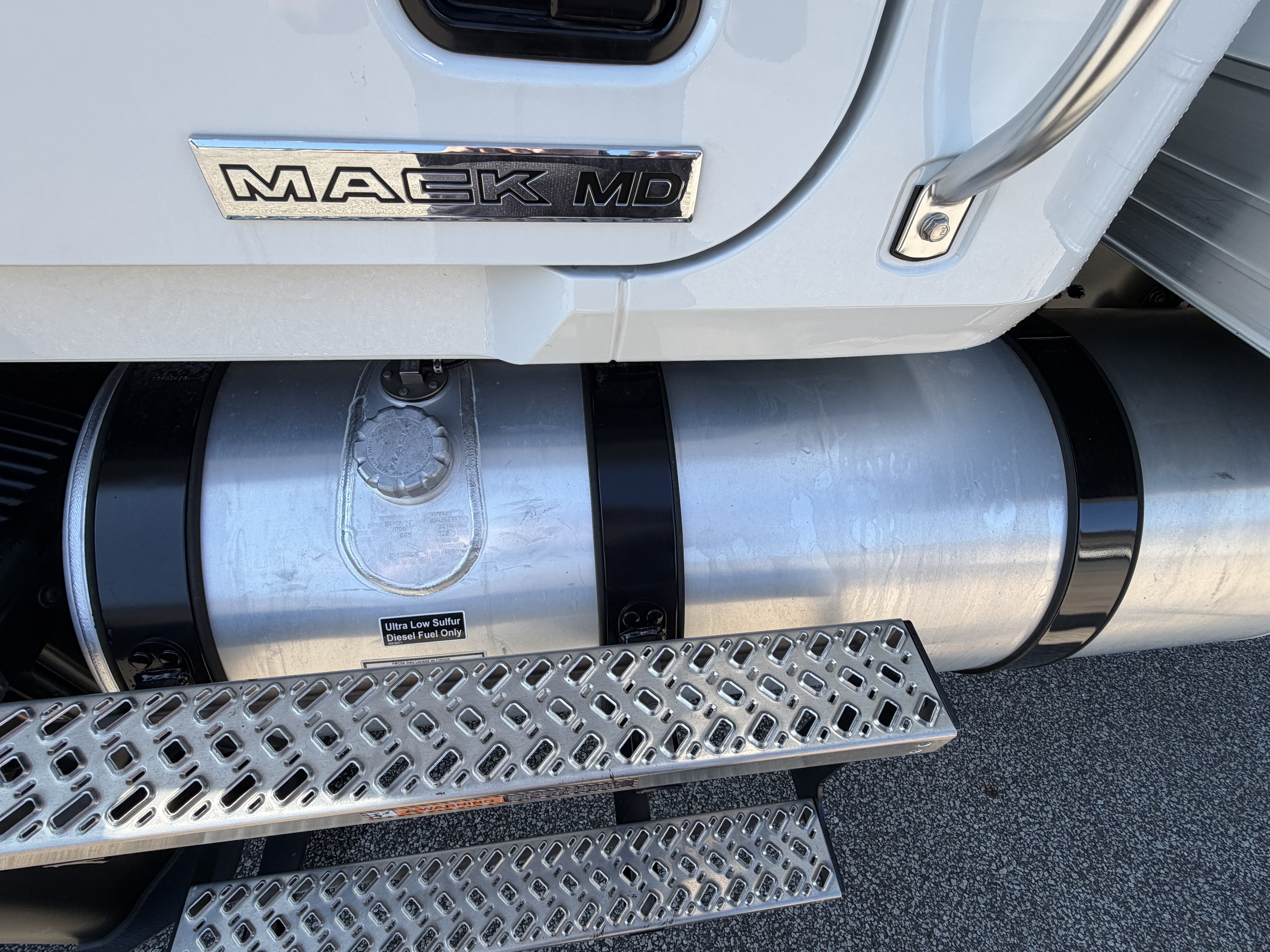 2027 Mack MD6