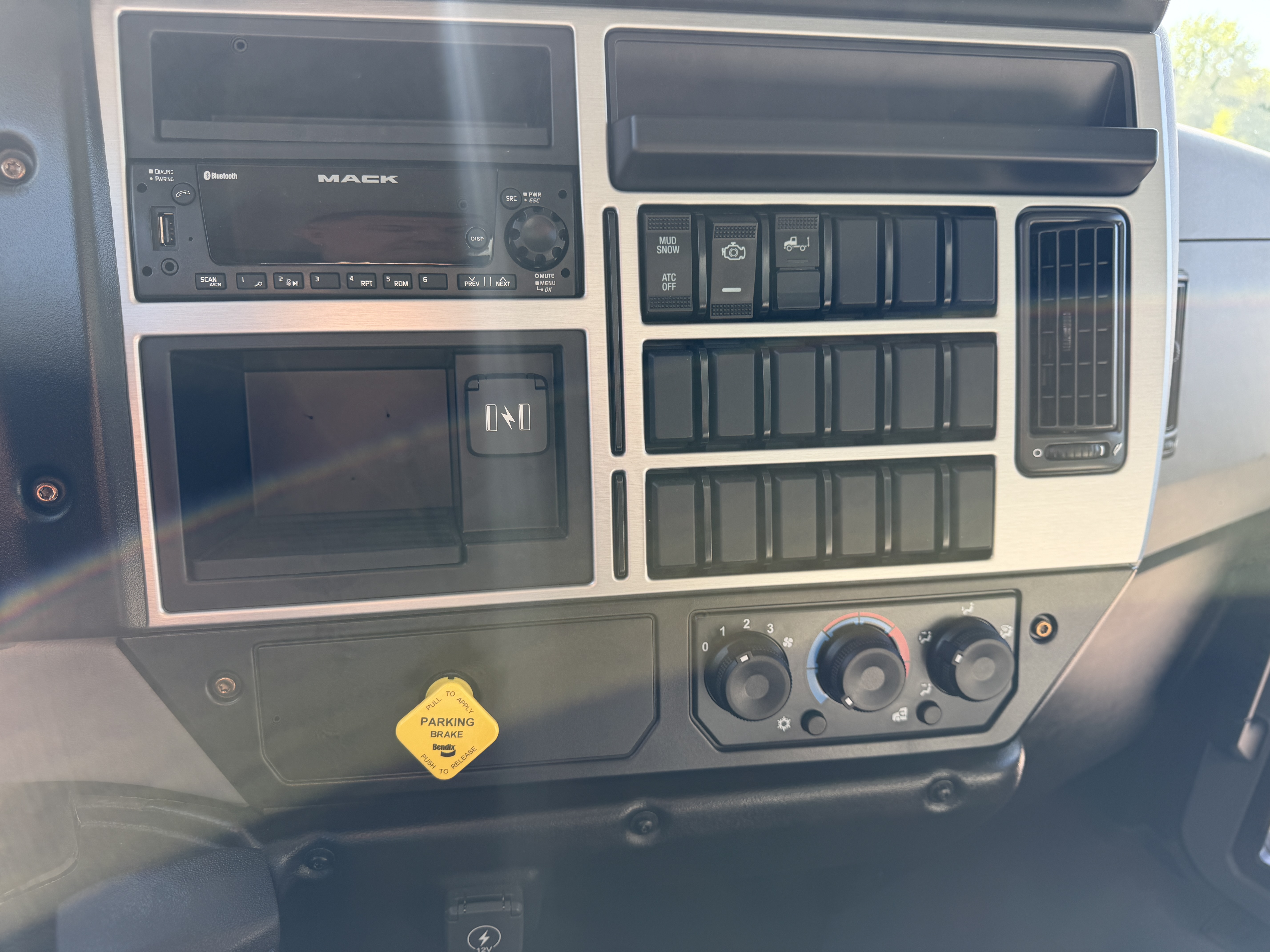 2027 Mack MD6