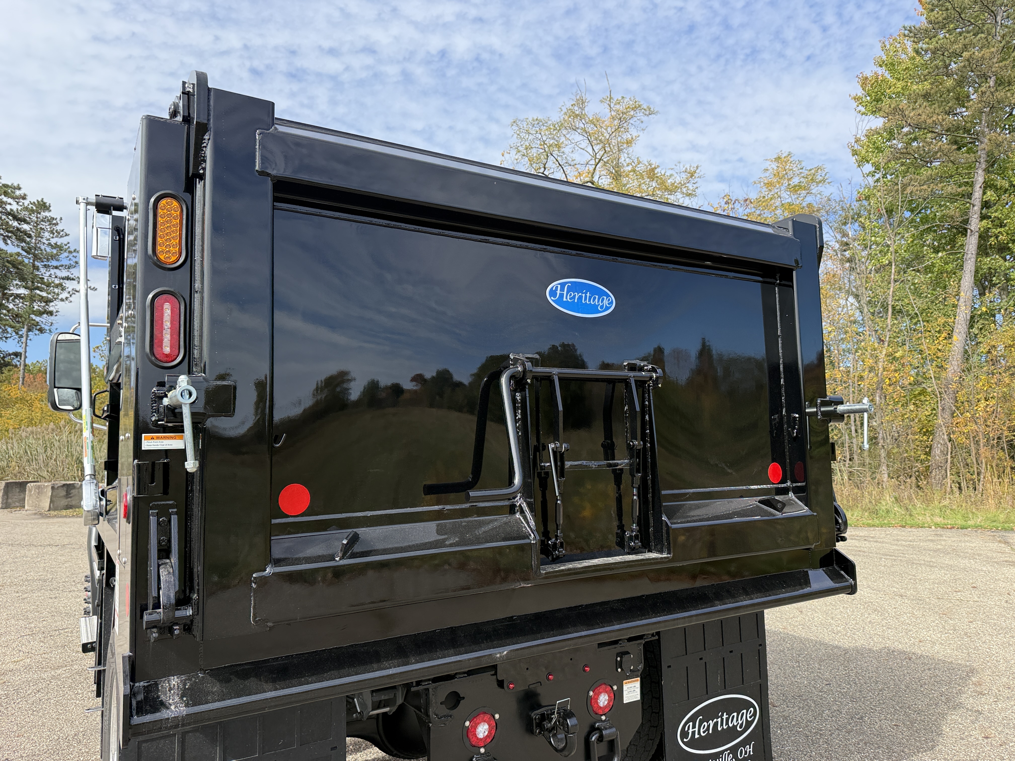 2027 Mack MD7