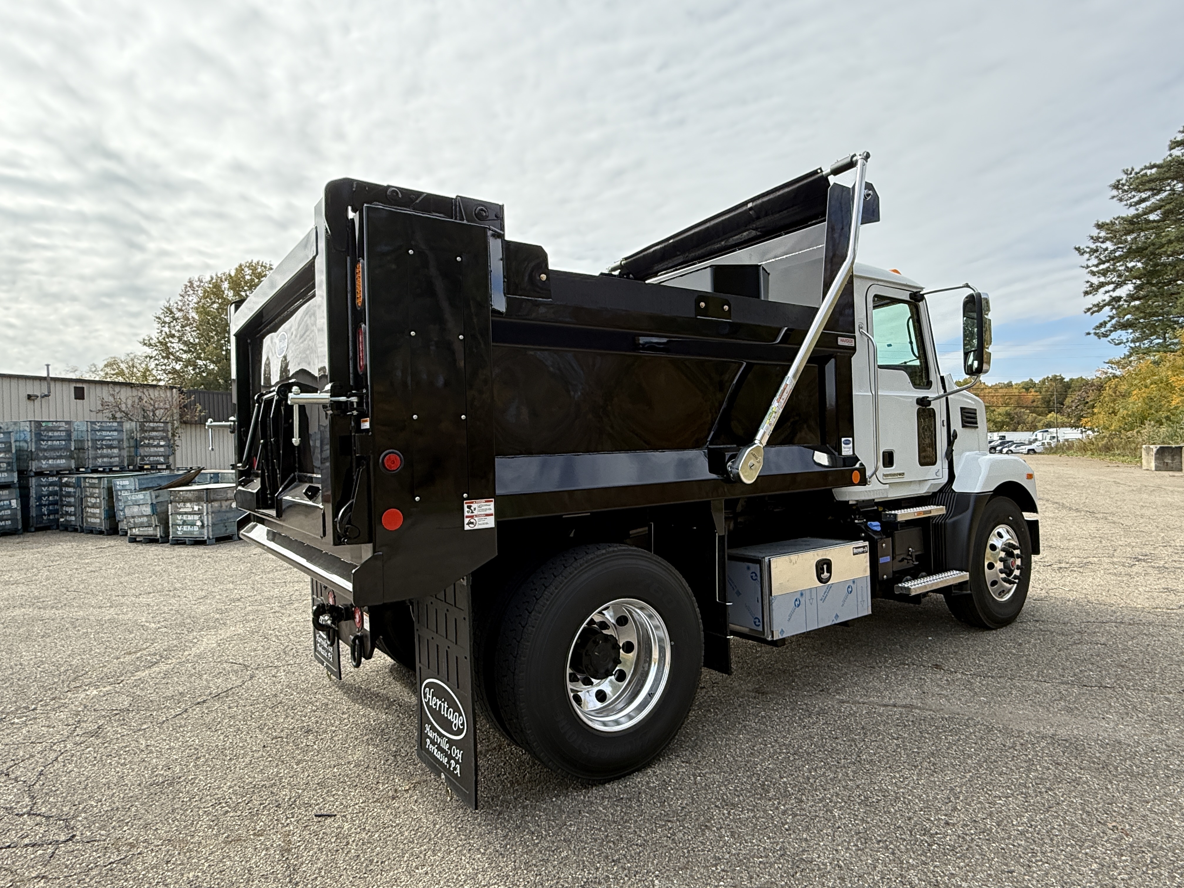 2027 Mack MD7