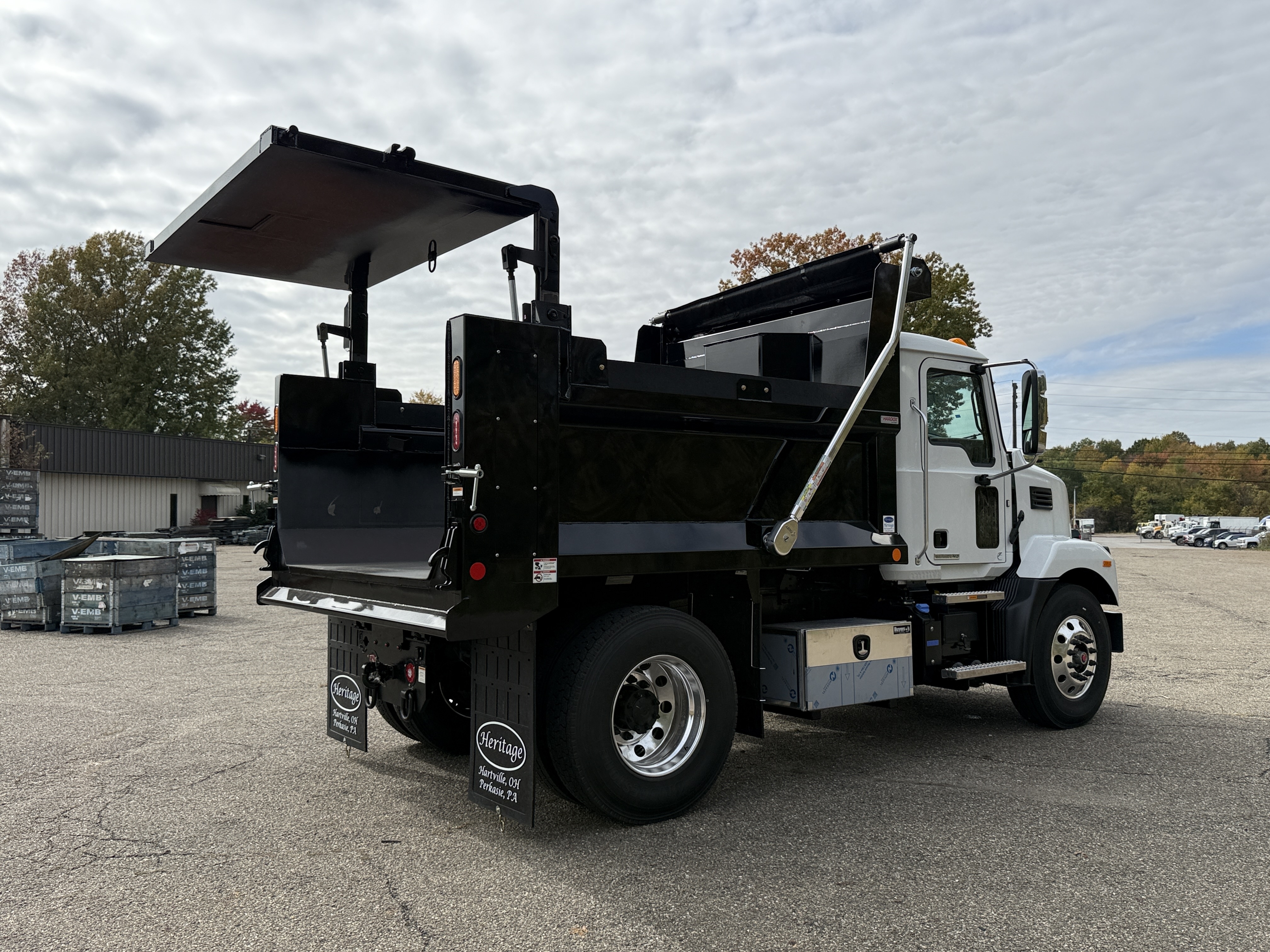 2027 Mack MD7