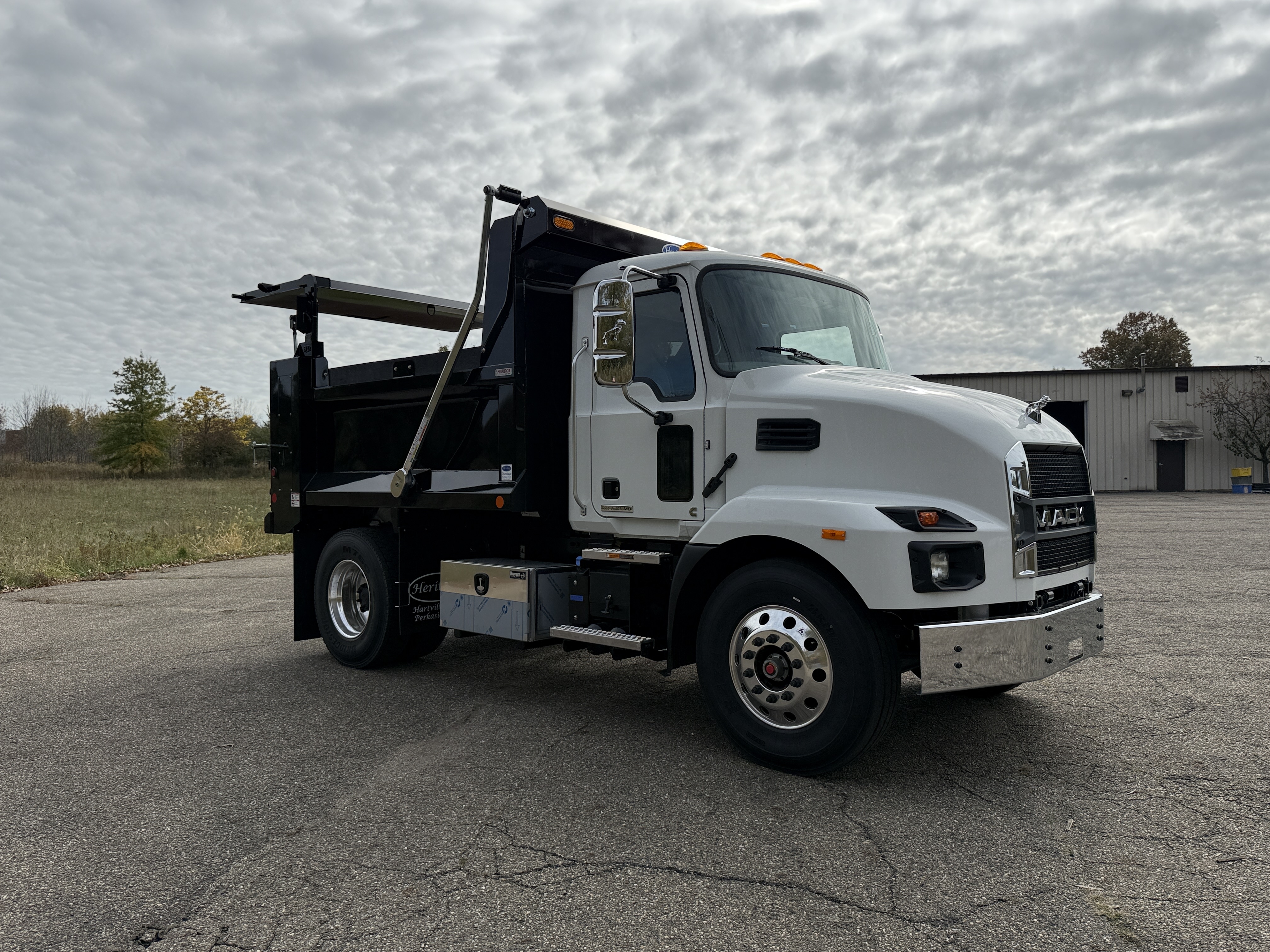 2027 Mack MD7