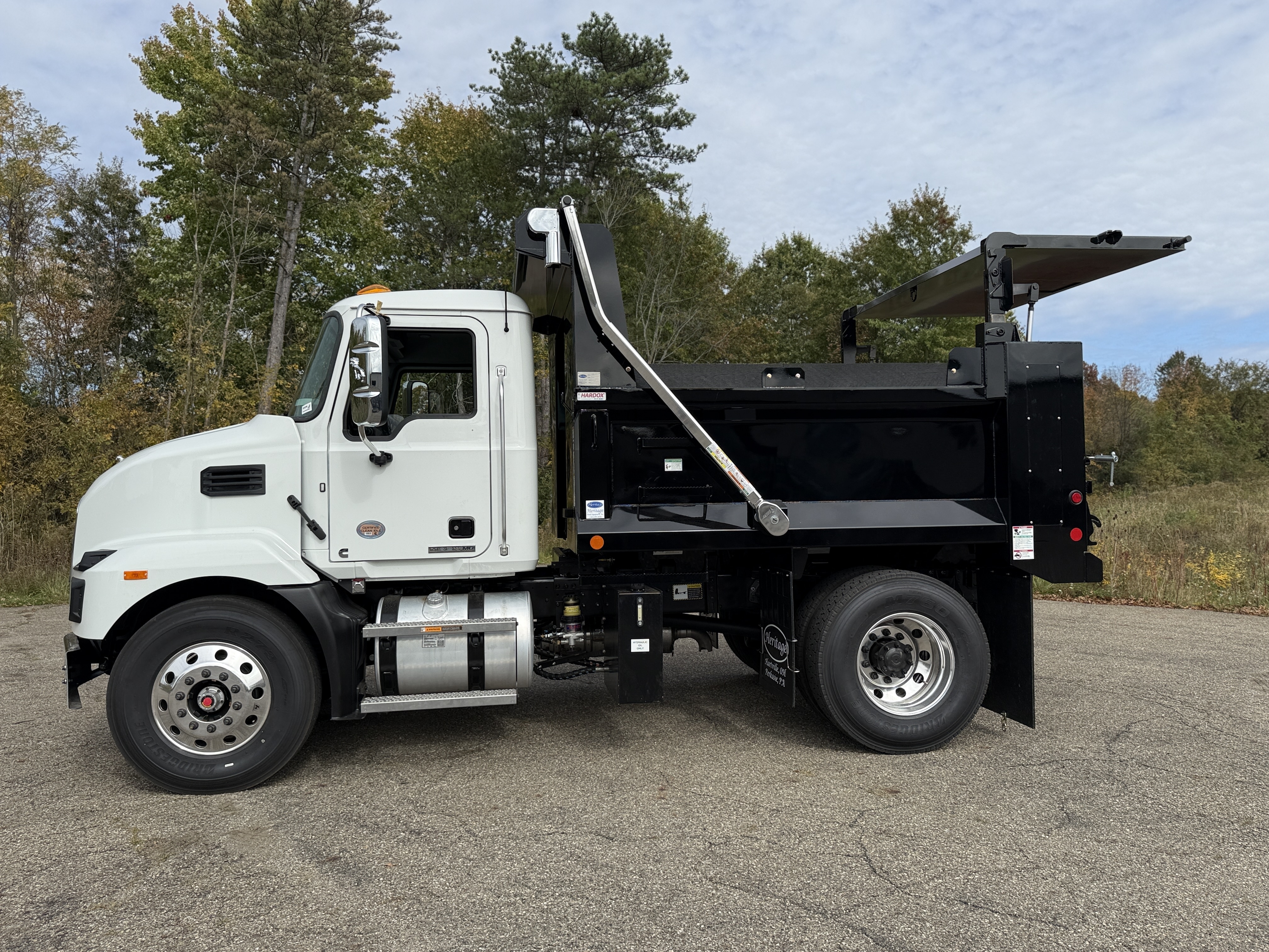 2027 Mack MD7