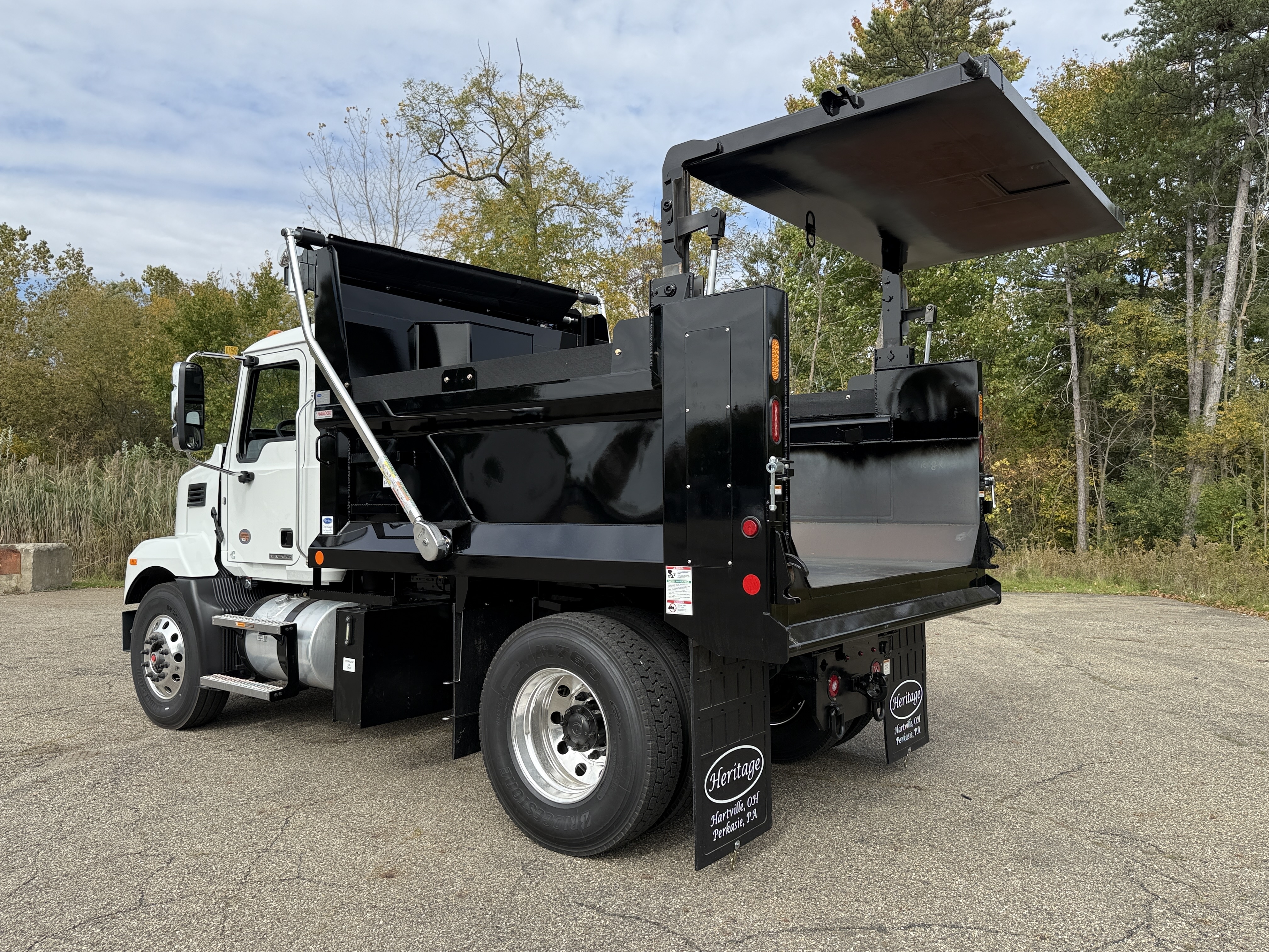 2027 Mack MD7